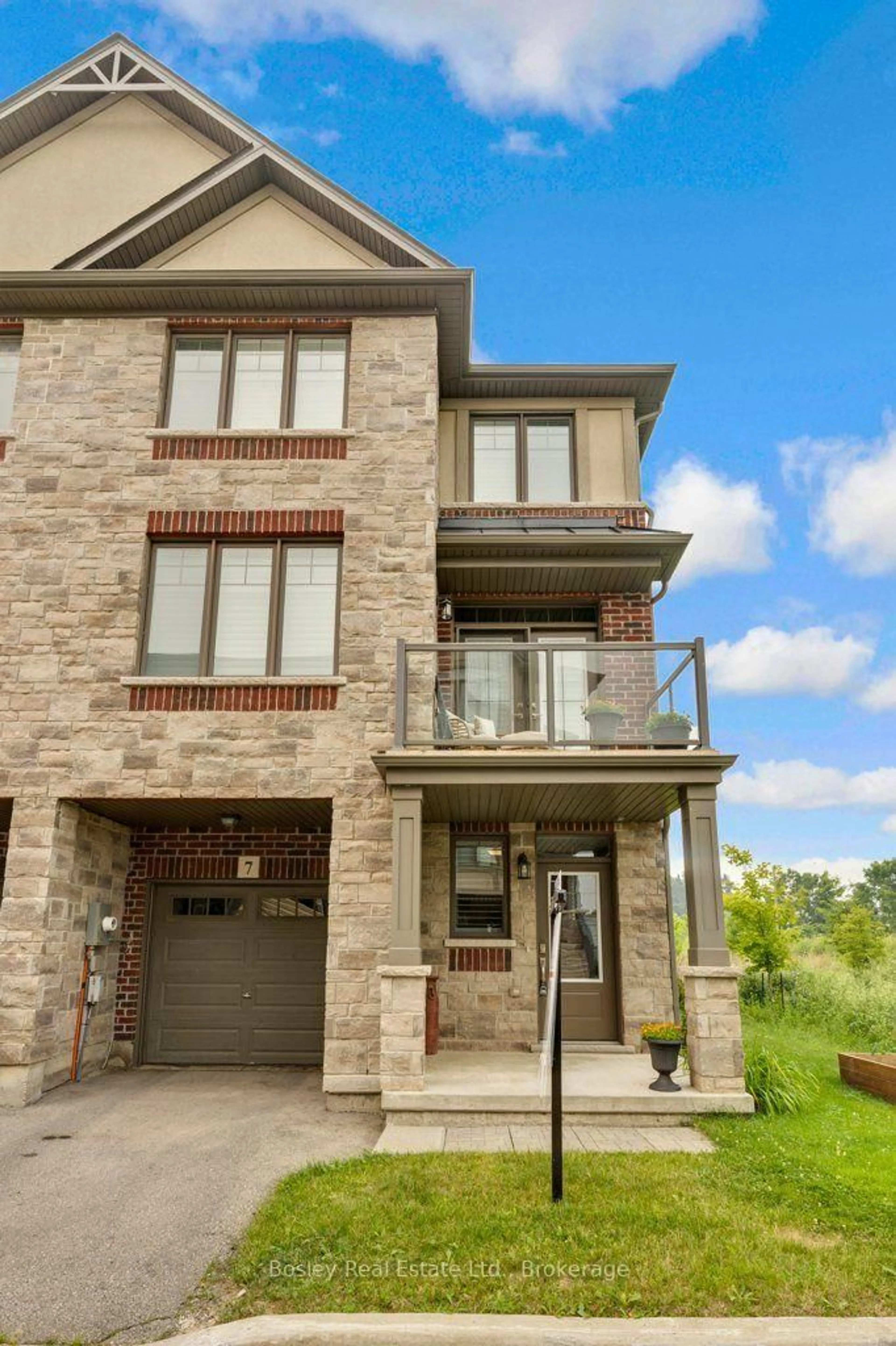 Home with brick exterior material, unknown for 7 Bacon Lane, Hamilton Ontario L9G 0H2