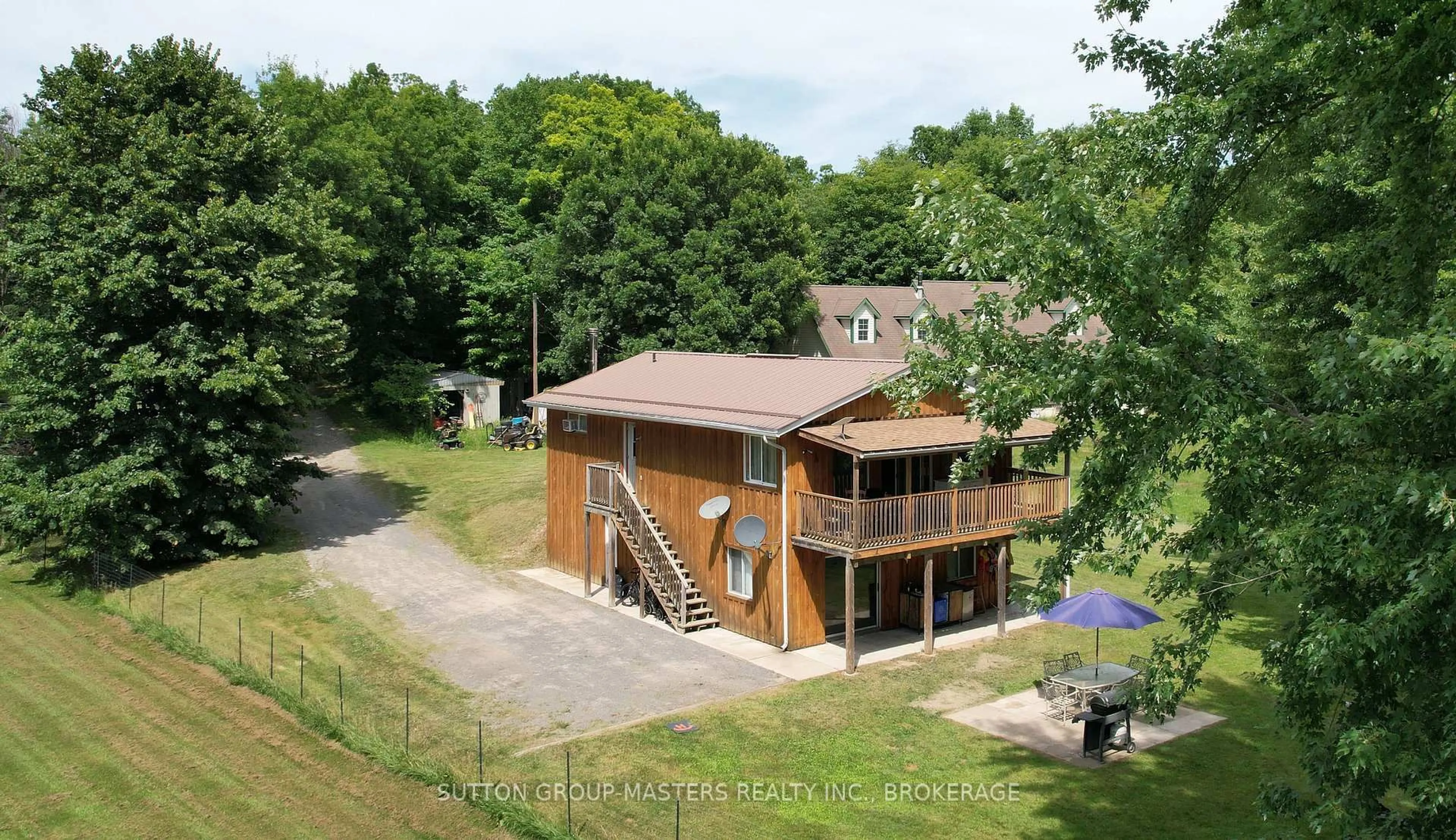 A pic from outside/outdoor area/front of a property/back of a property/a pic from drone, building for 811 Pierces Lane, Leeds and the Thousand Islands Ontario K0E 1N0