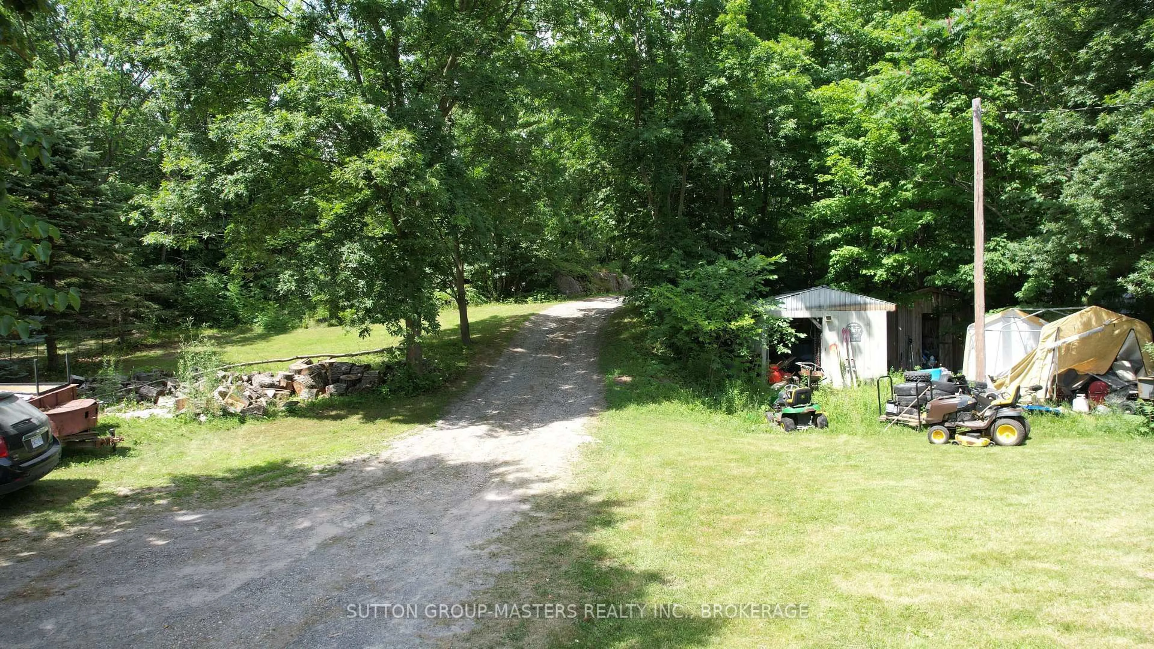 A pic from outside/outdoor area/front of a property/back of a property/a pic from drone, unknown for 811 Pierces Lane, Leeds and the Thousand Islands Ontario K0E 1N0