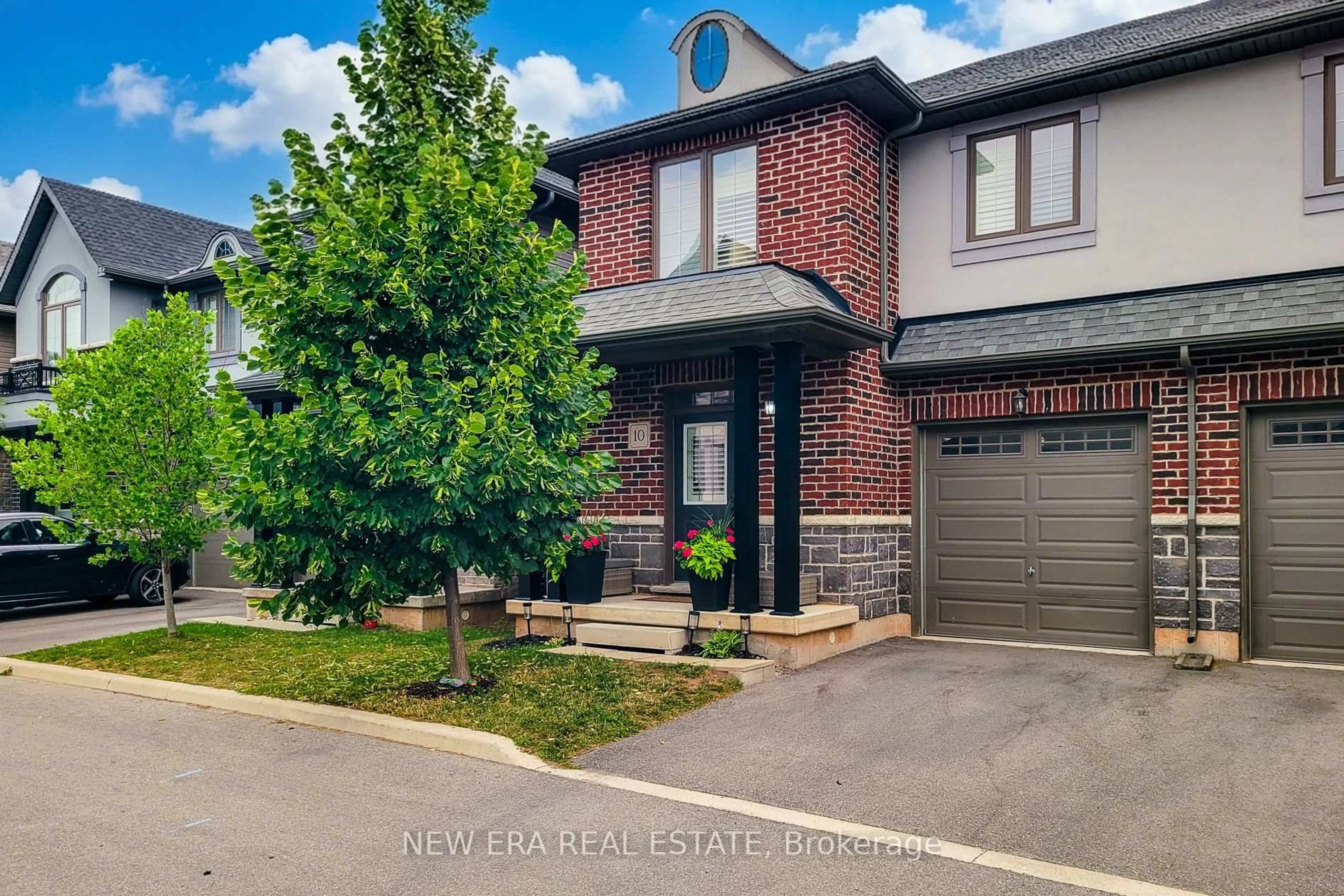Home with brick exterior material, street for 4297 East Ave #10, Lincoln Ontario L0R 1B6