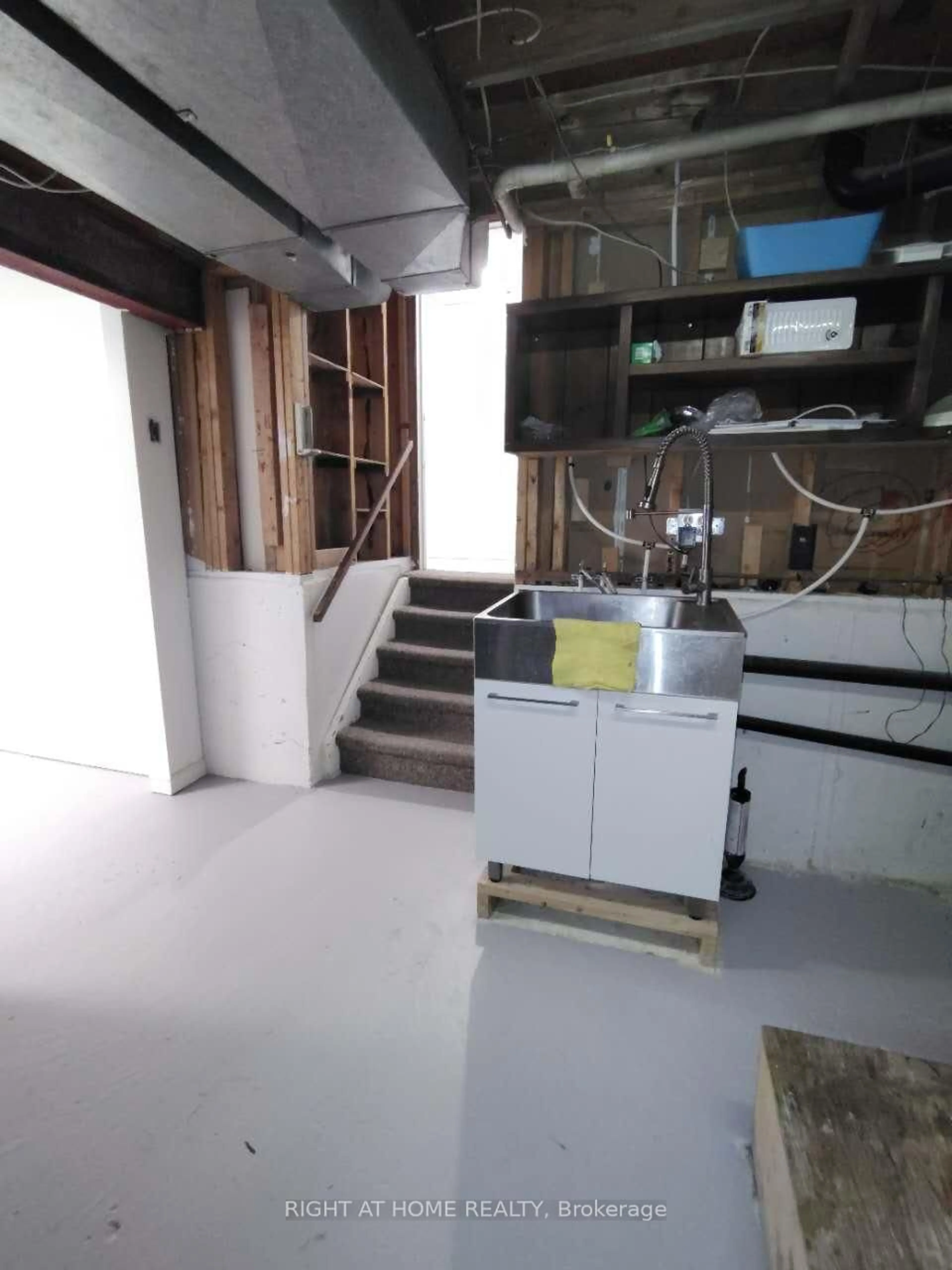 A pic of a room for 78 Olympic Cres, London North Ontario N6G 3P6