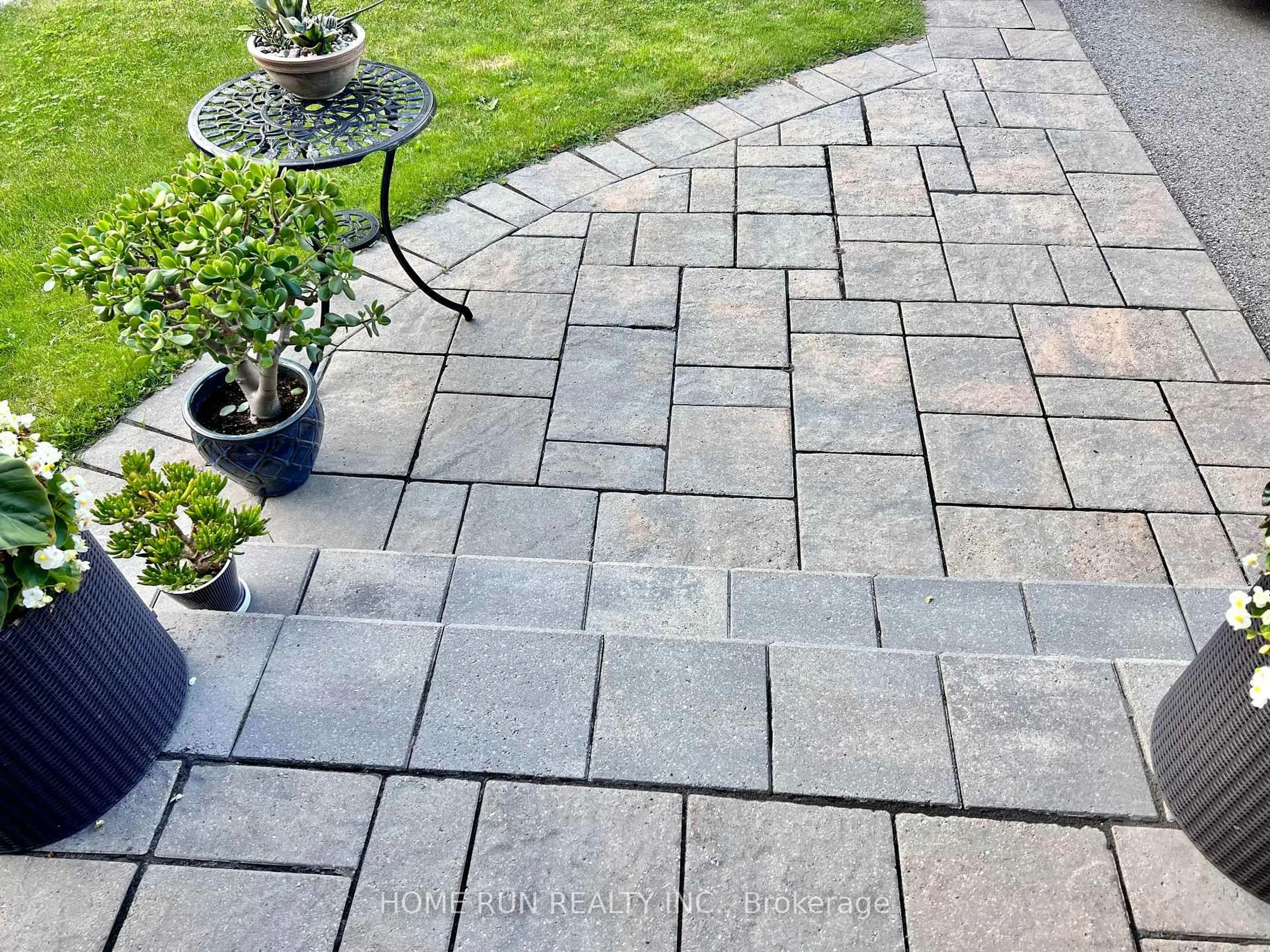 Patio, street for 637 Tennant Way, Ottawa Ontario K4M 0C7