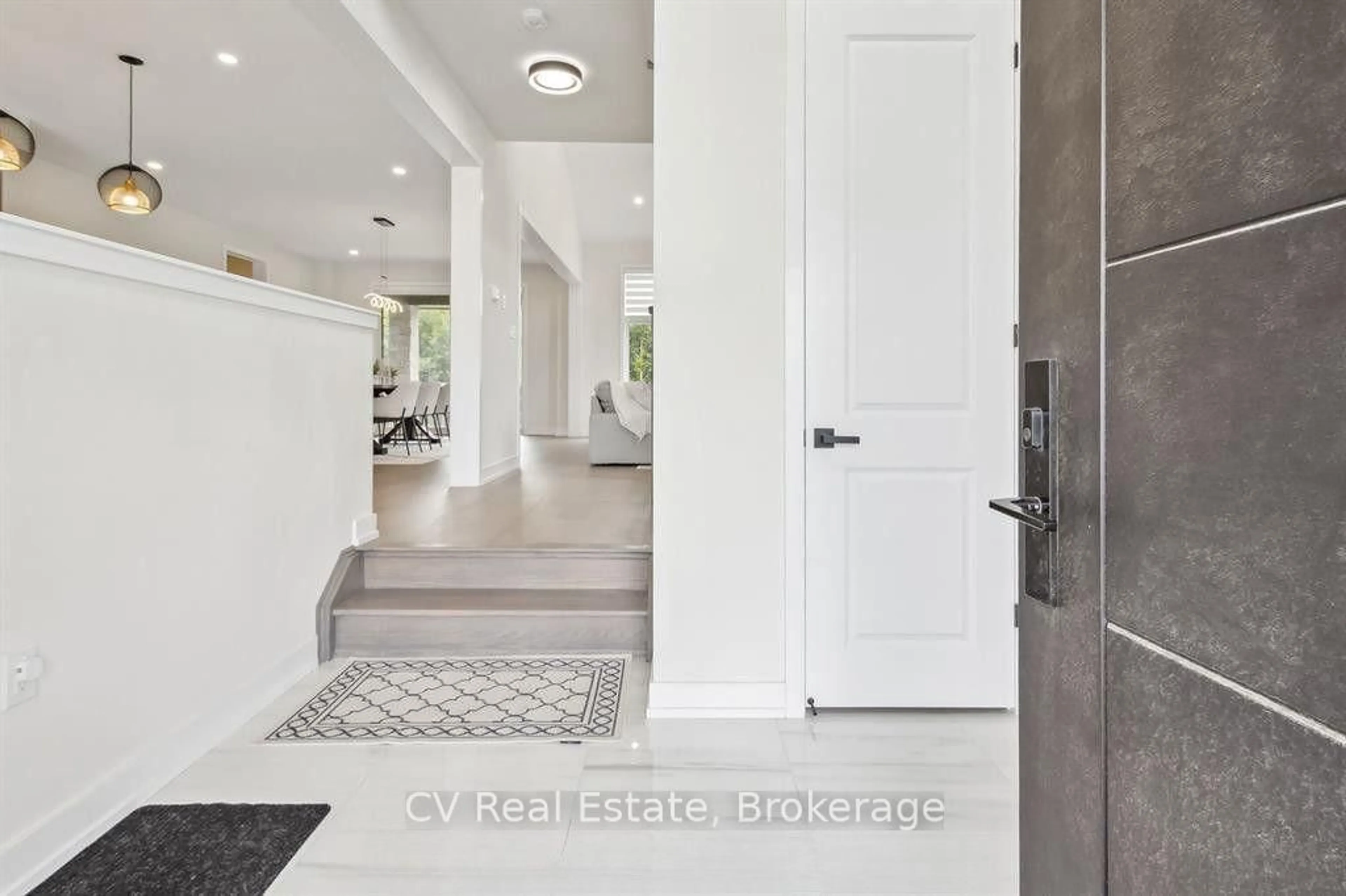 Indoor entryway for 125 Stoneleigh Dr, Blue Mountains Ontario L9Y 4X5