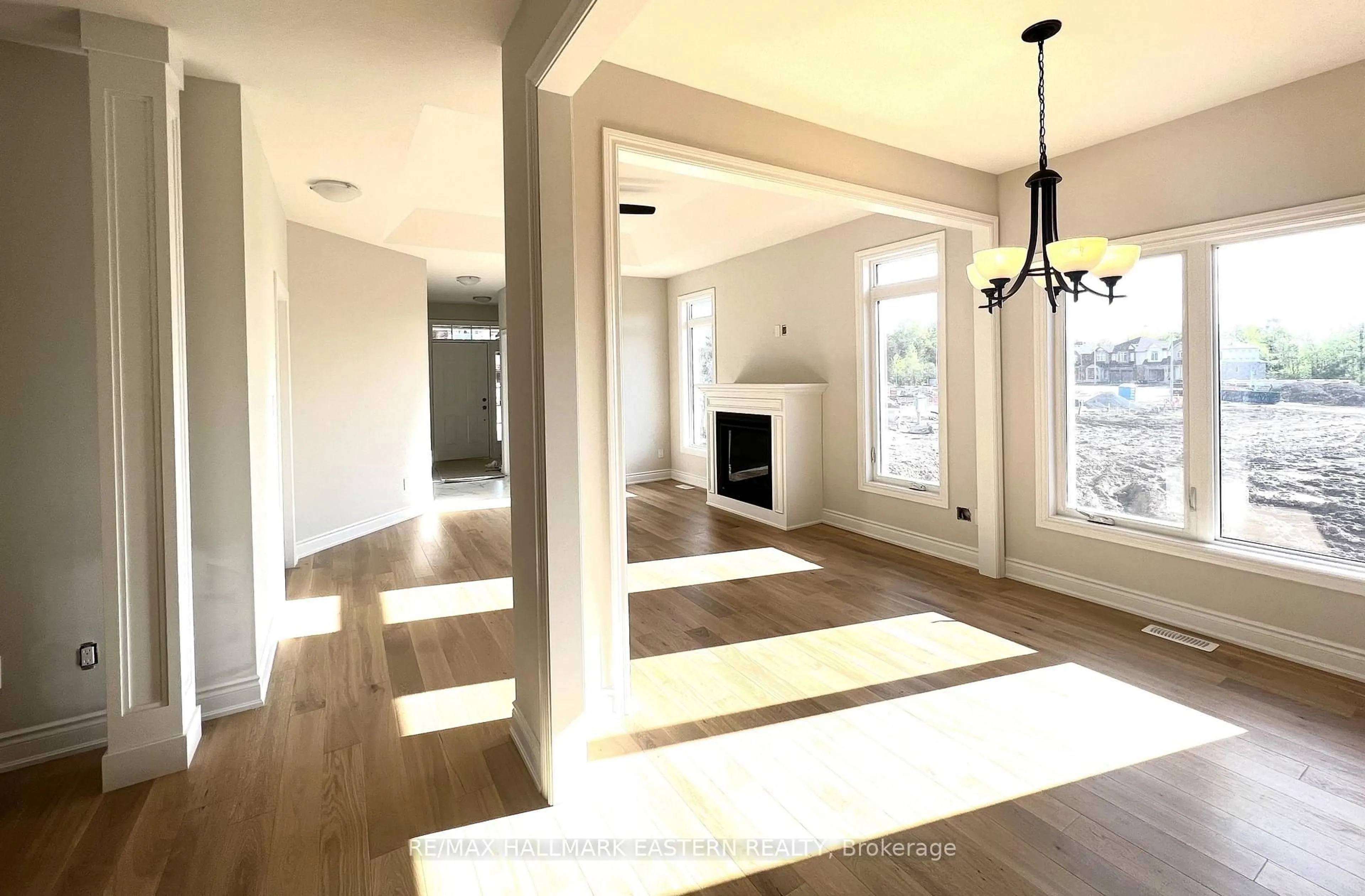 Indoor entryway for 15 Coldbrook Dr, Cavan Monaghan Ontario L0A 1G0