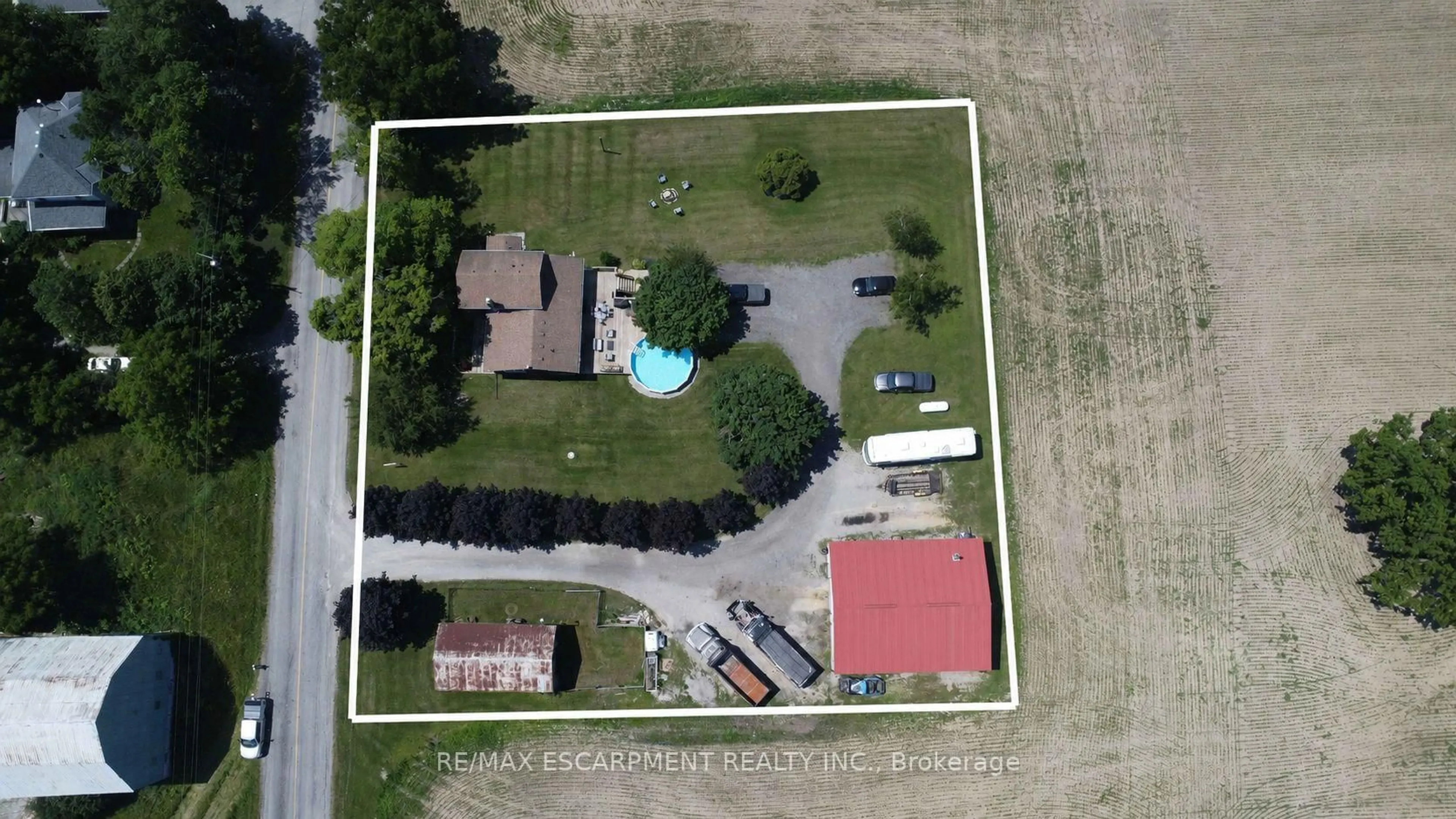 A pic from outside/outdoor area/front of a property/back of a property/a pic from drone, building for 967 4th Line, Haldimand Ontario N3W 2G1
