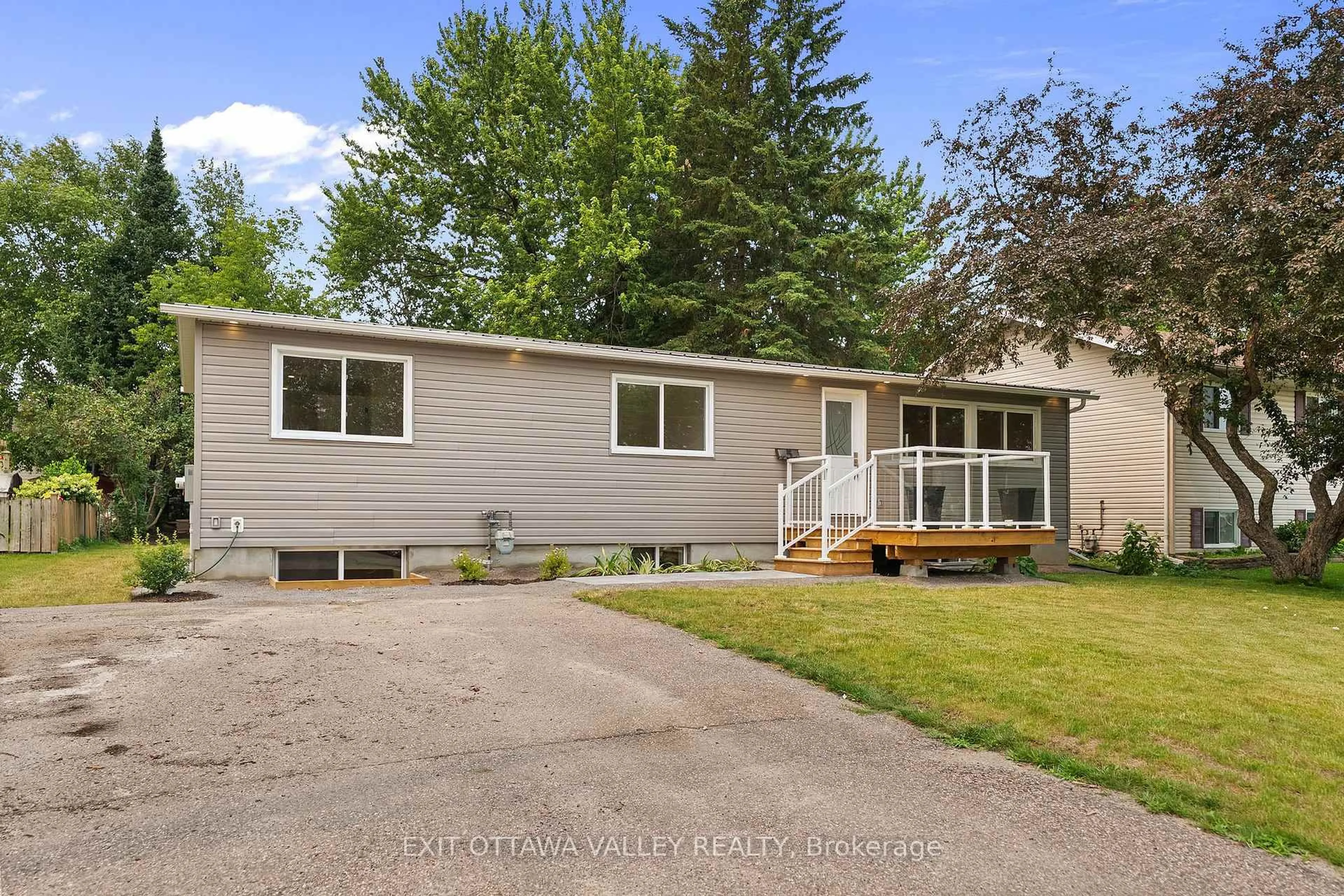 Home with vinyl exterior material, street for 5 Selkirk St, Petawawa Ontario K8H 1N8