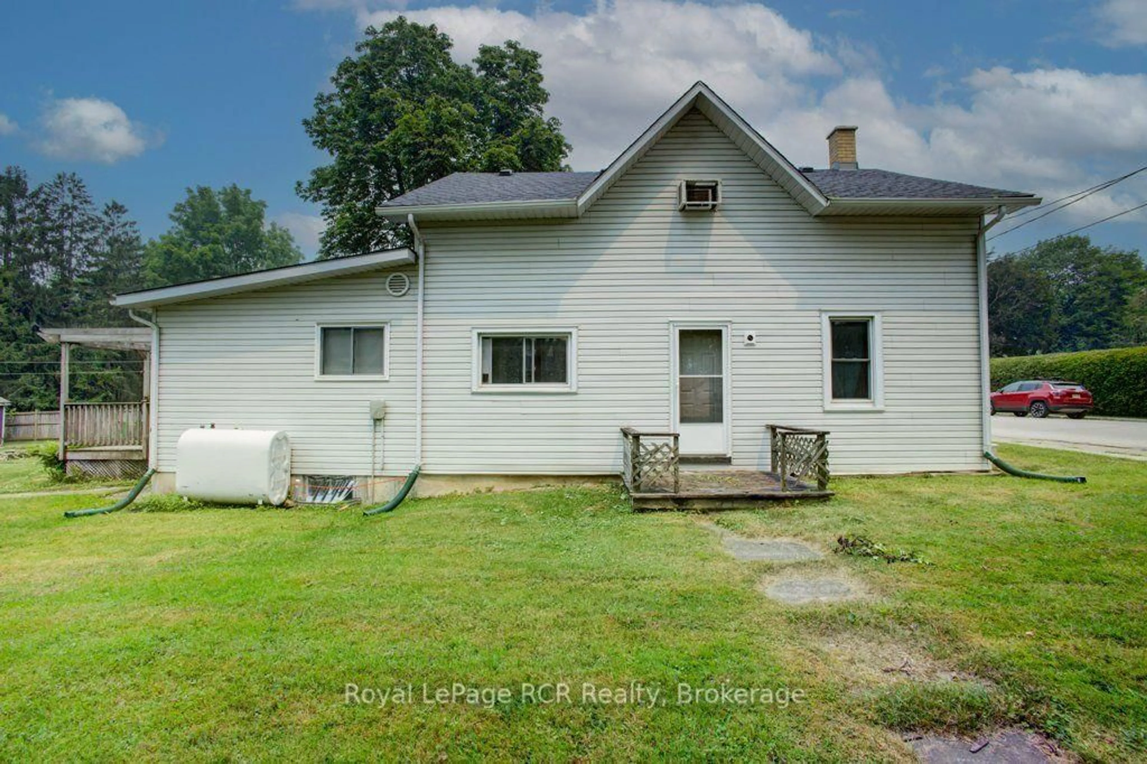 A pic from outside/outdoor area/front of a property/back of a property/a pic from drone, building for 14 William St, Perth East Ontario N0K 1M0