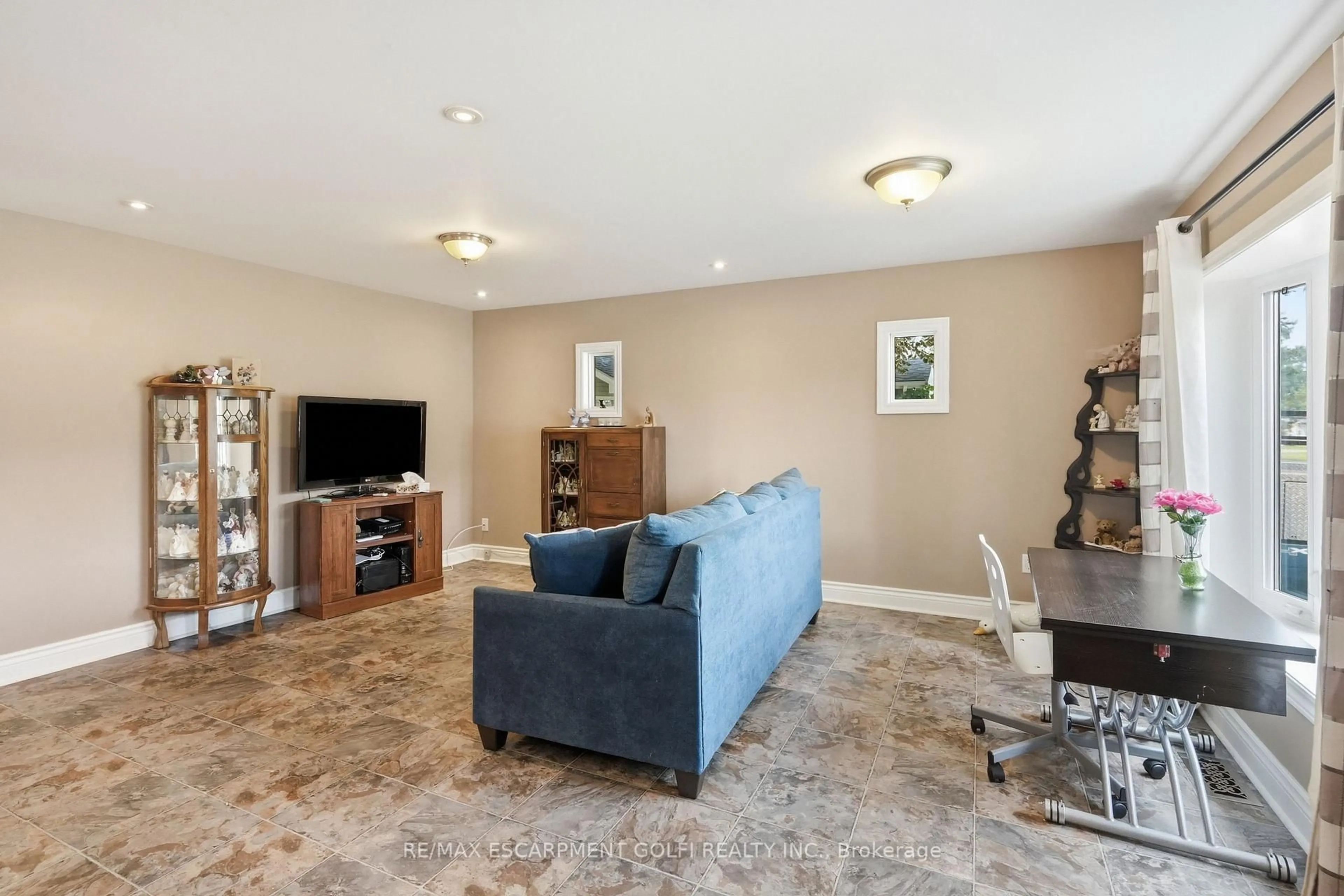 Living room with furniture, unknown for 1294 8th Concession Rd #22, Hamilton Ontario L0R 1V0