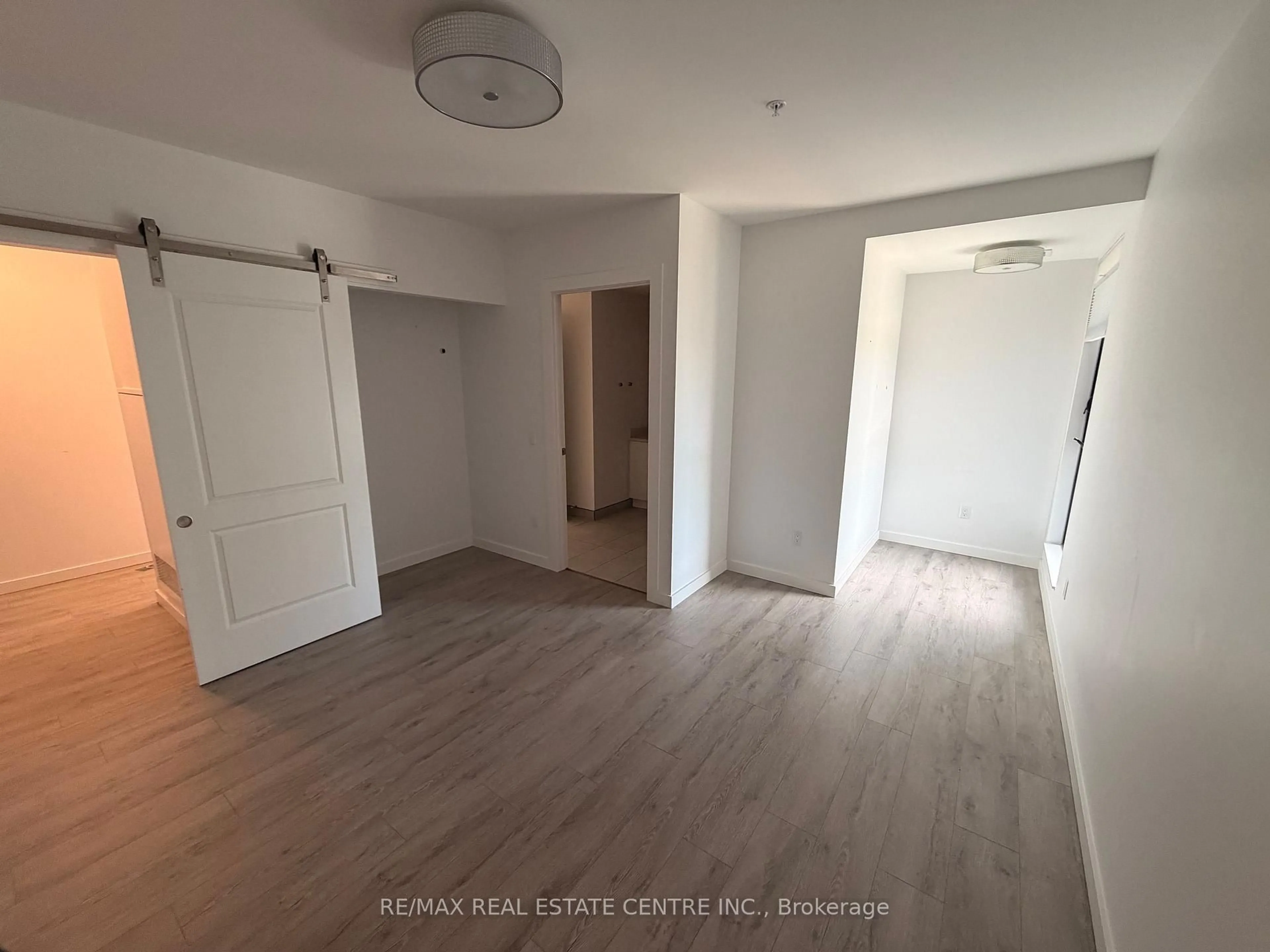 A pic of a room for 181 King St #1002, Waterloo Ontario N2J 0E7