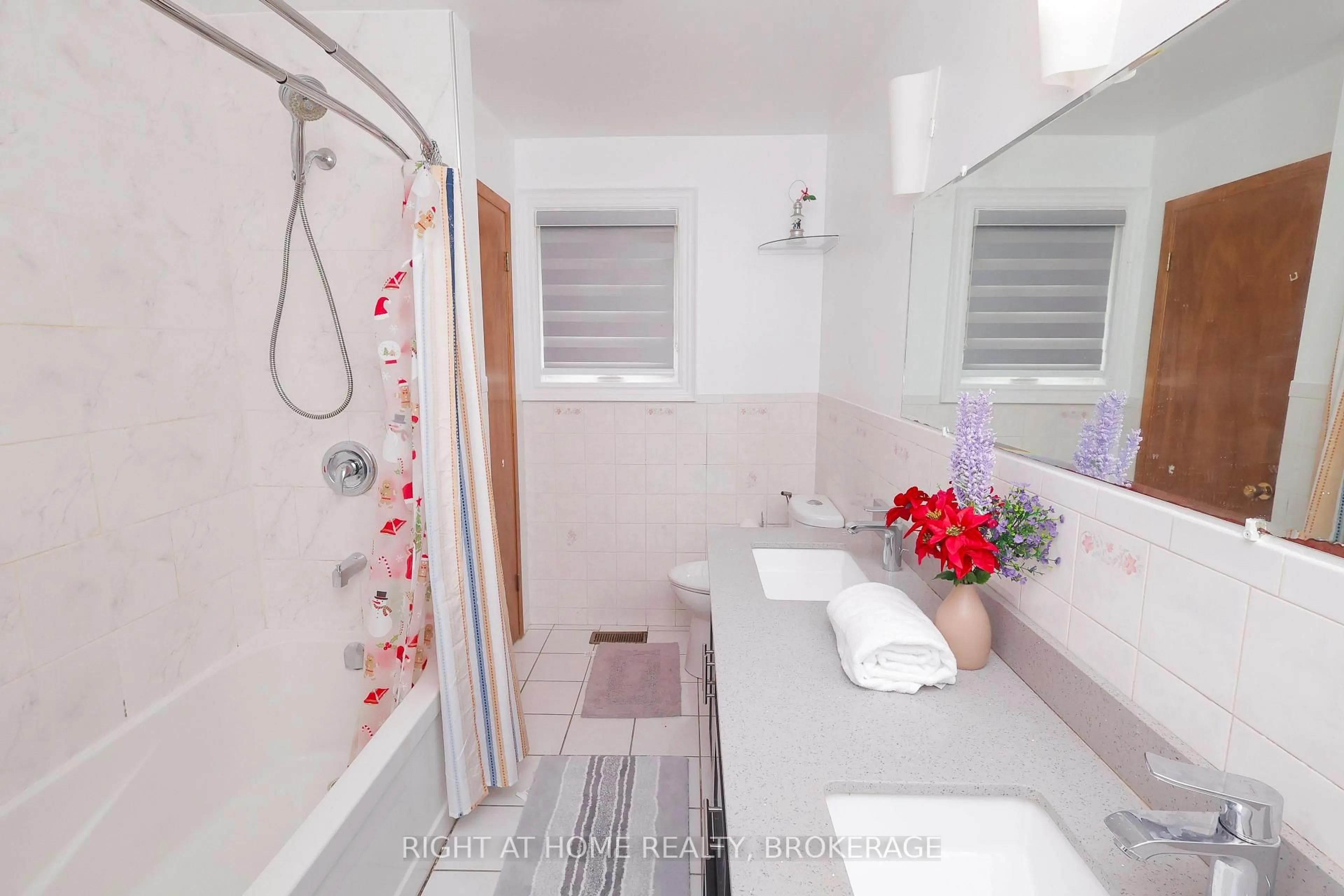 Standard bathroom, ceramic/tile floor for 7698 Mulhern St, Niagara Falls Ontario L2H 1B5