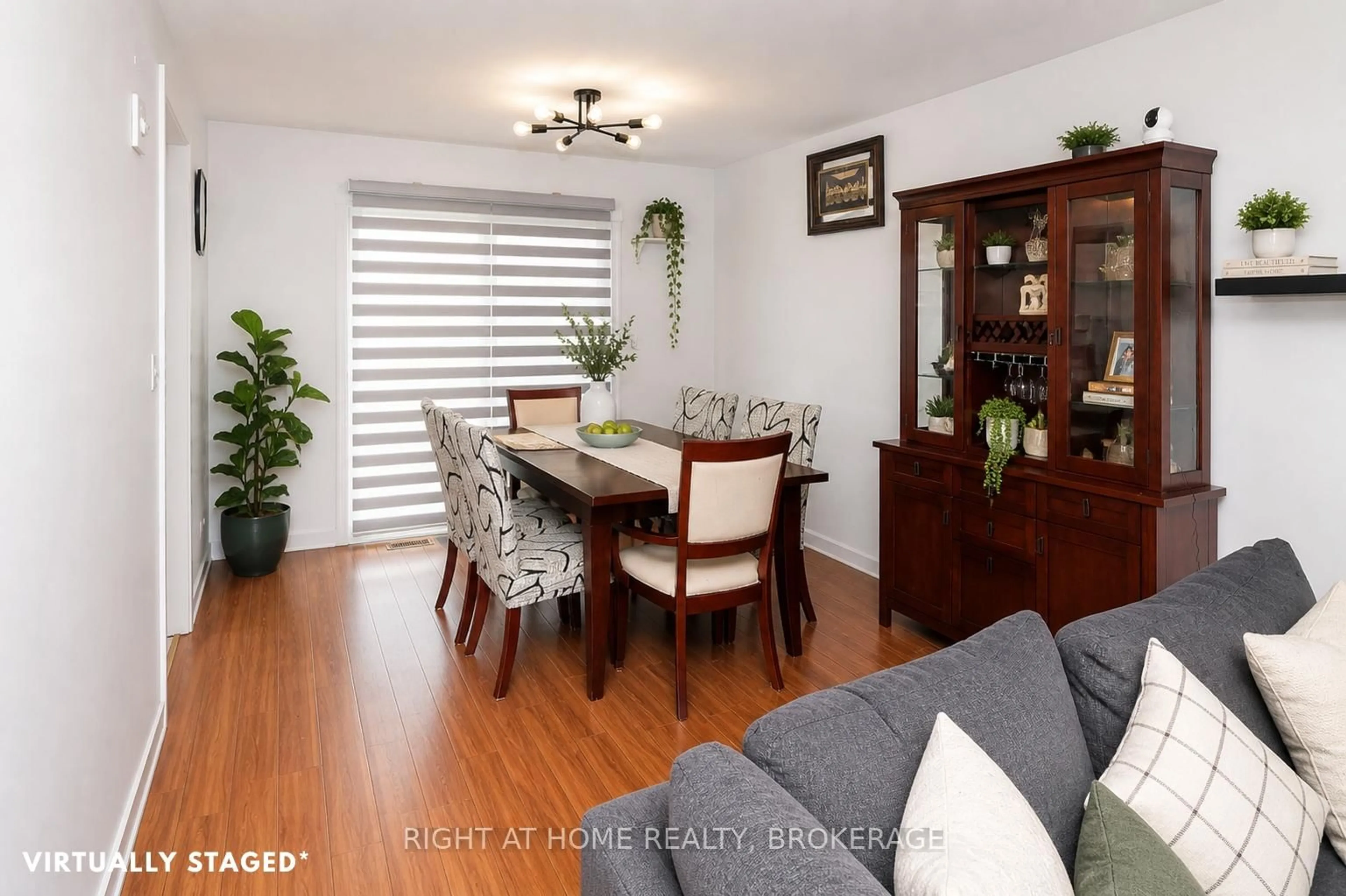 Dining room, wood/laminate floor for 7698 Mulhern St, Niagara Falls Ontario L2H 1B5