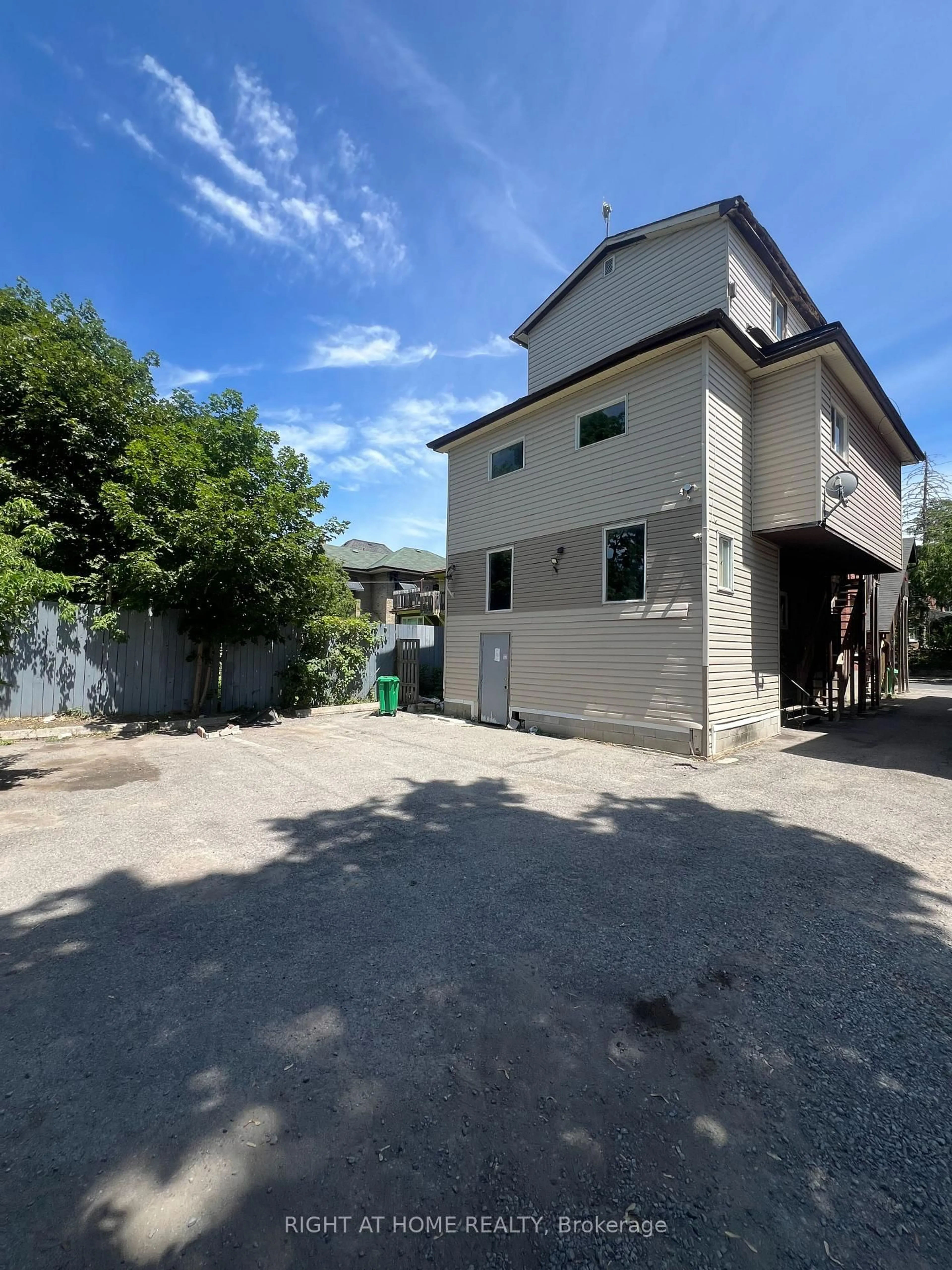 A pic from outside/outdoor area/front of a property/back of a property/a pic from drone, building for 541 Aylmer St, Peterborough Ontario K9H 3W6