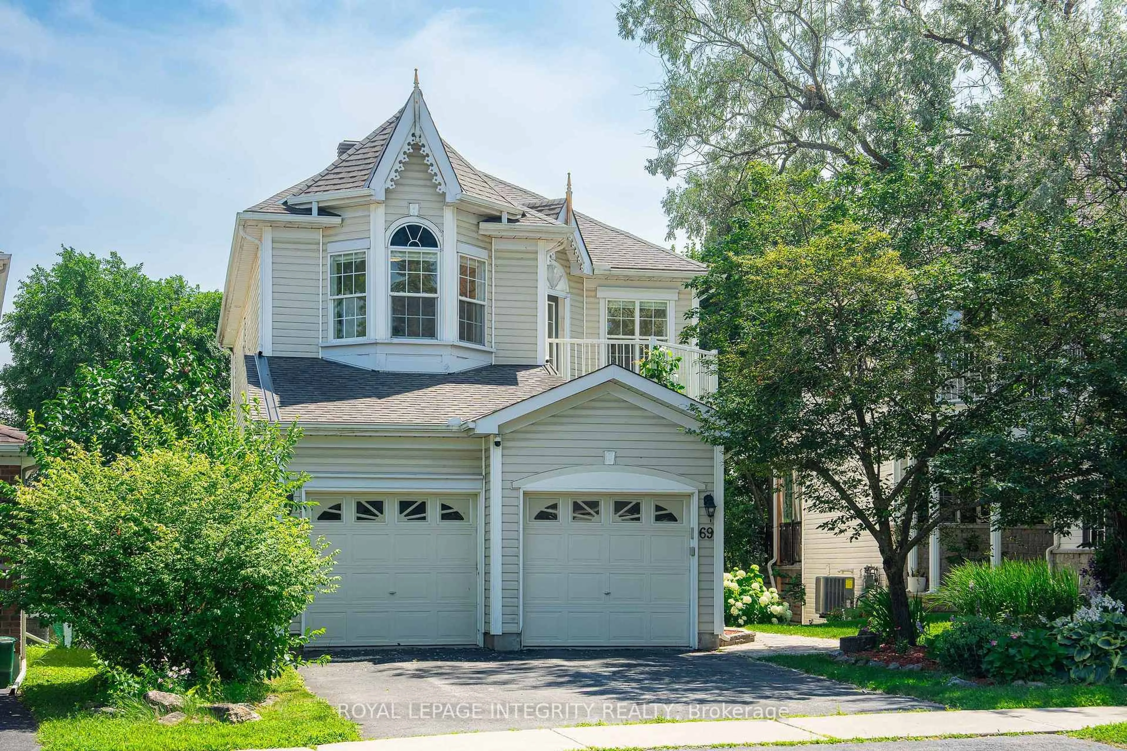 Home with vinyl exterior material, street for 69 Goldridge Dr, Ottawa Ontario K2T 1E9