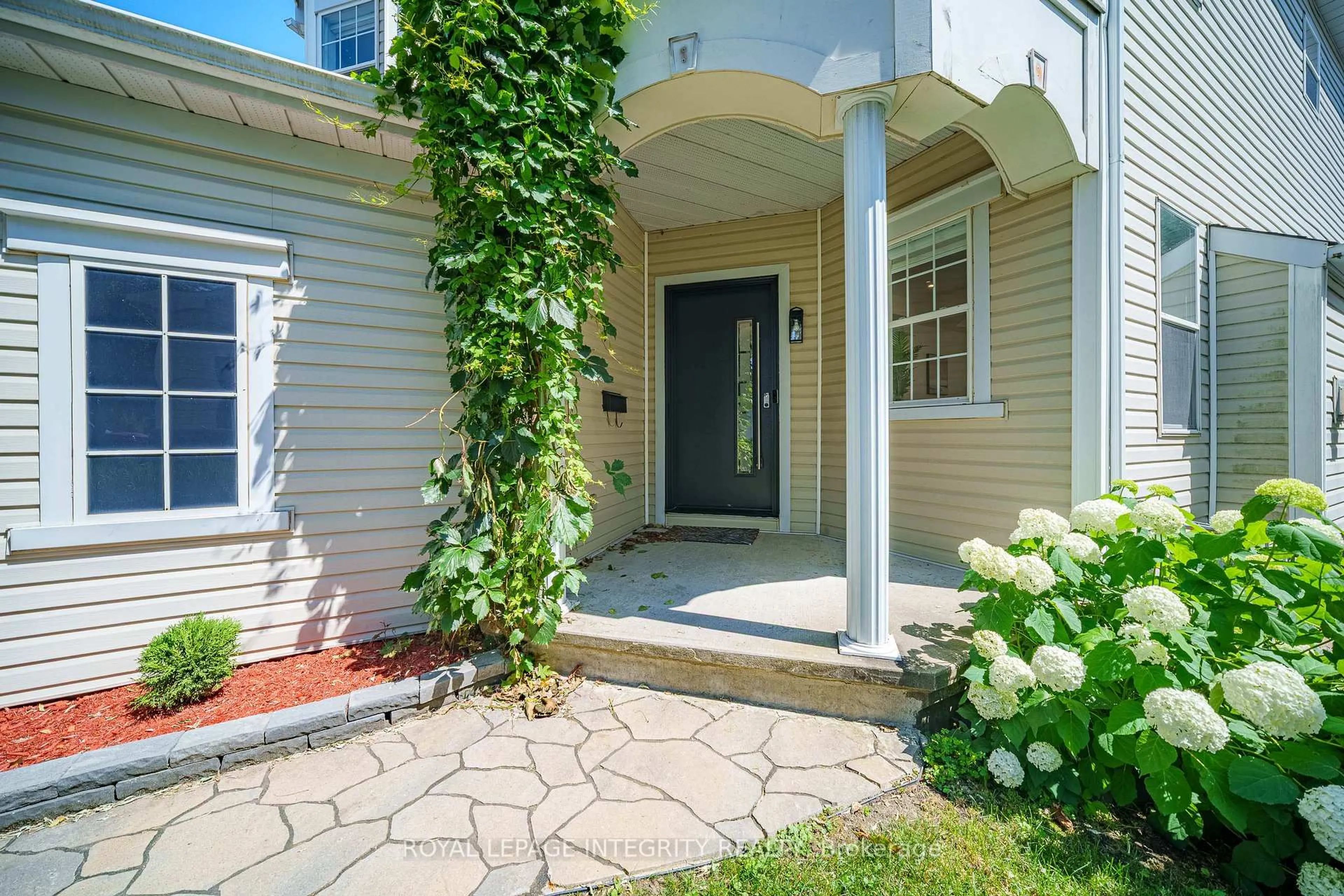 Indoor entryway for 69 Goldridge Dr, Ottawa Ontario K2T 1E9