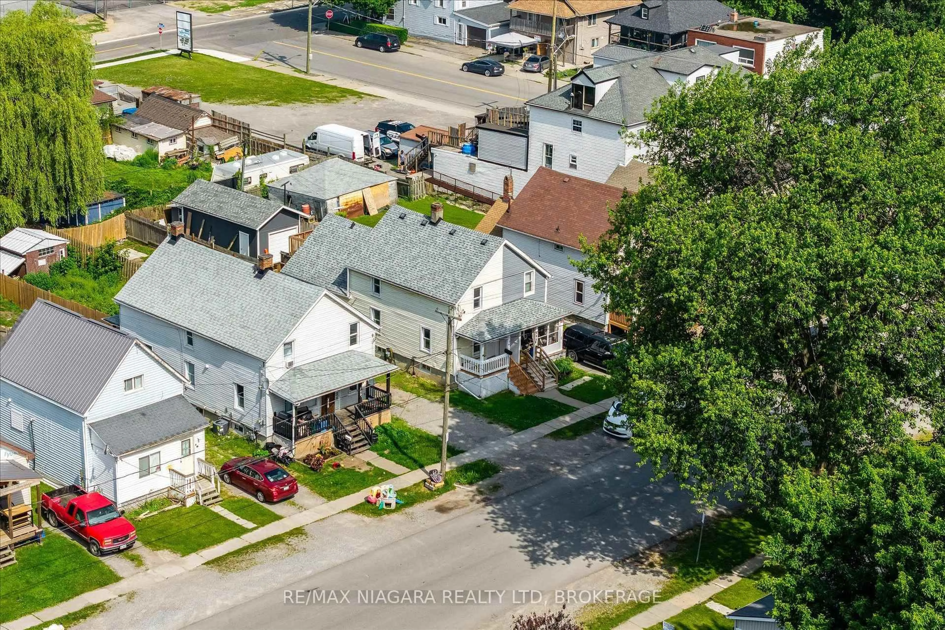 A pic from outside/outdoor area/front of a property/back of a property/a pic from drone, street for 154 Fares St, Port Colborne Ontario L3K 1W2