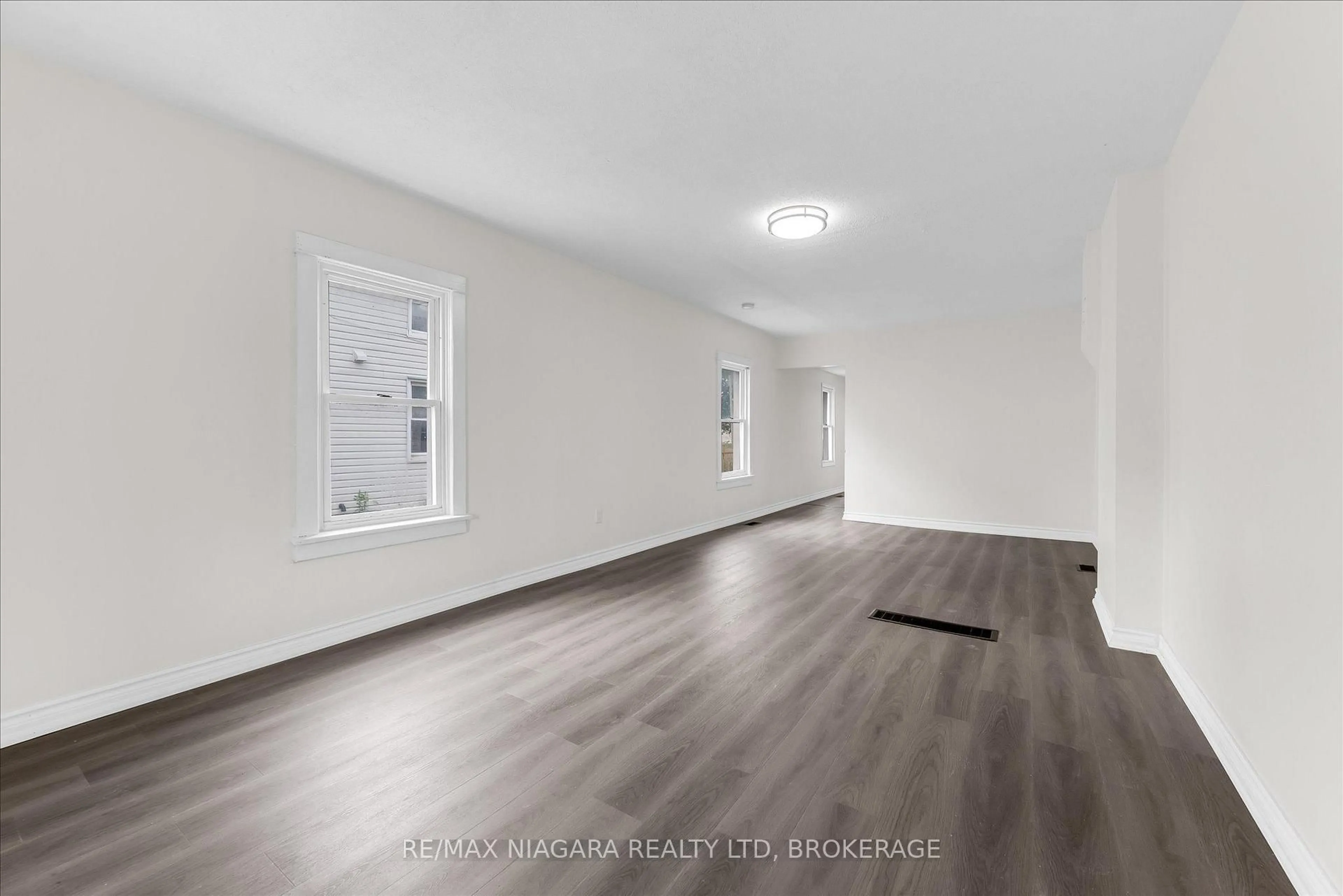 A pic of a room for 154 Fares St, Port Colborne Ontario L3K 1W2
