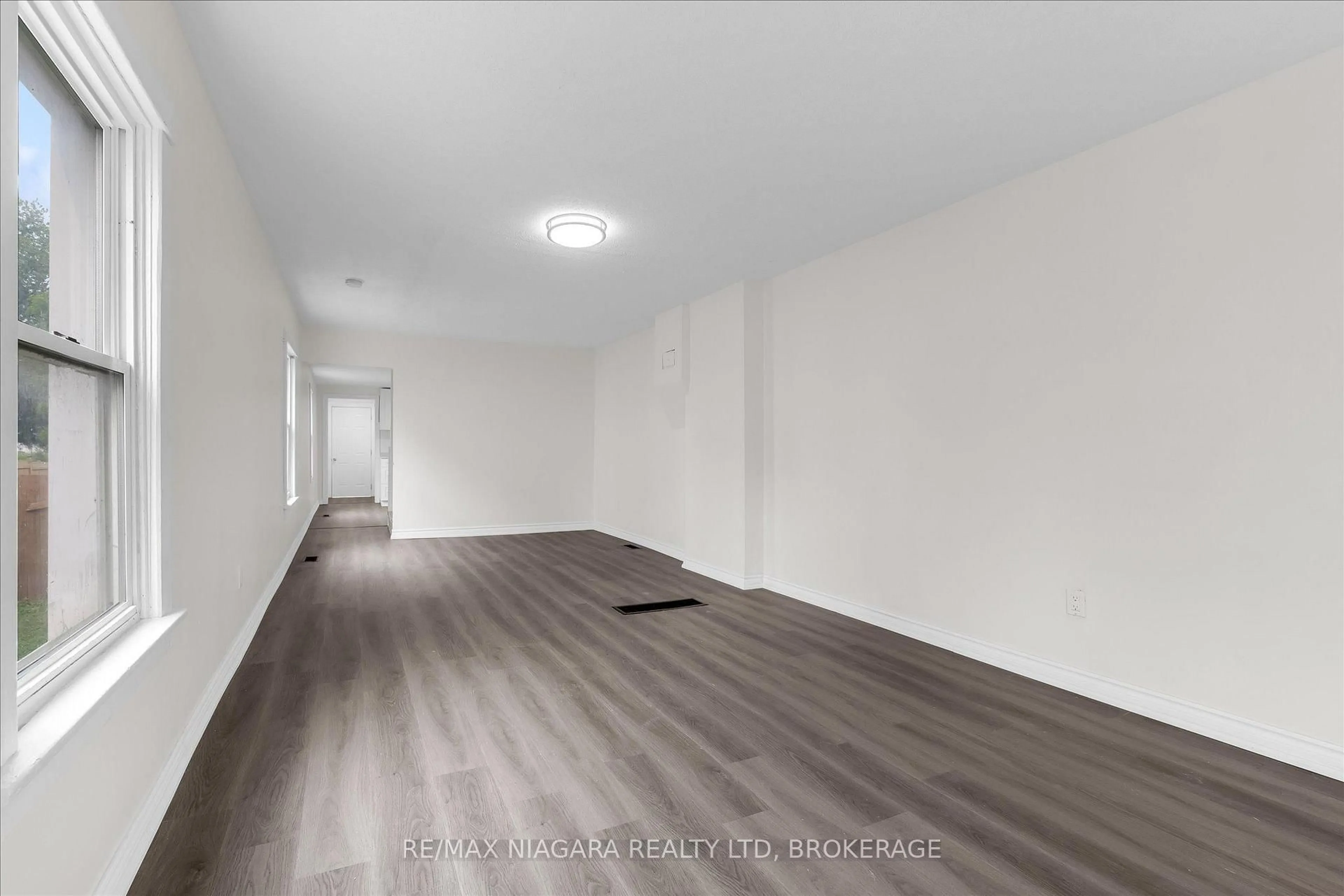 A pic of a room for 154 Fares St, Port Colborne Ontario L3K 1W2