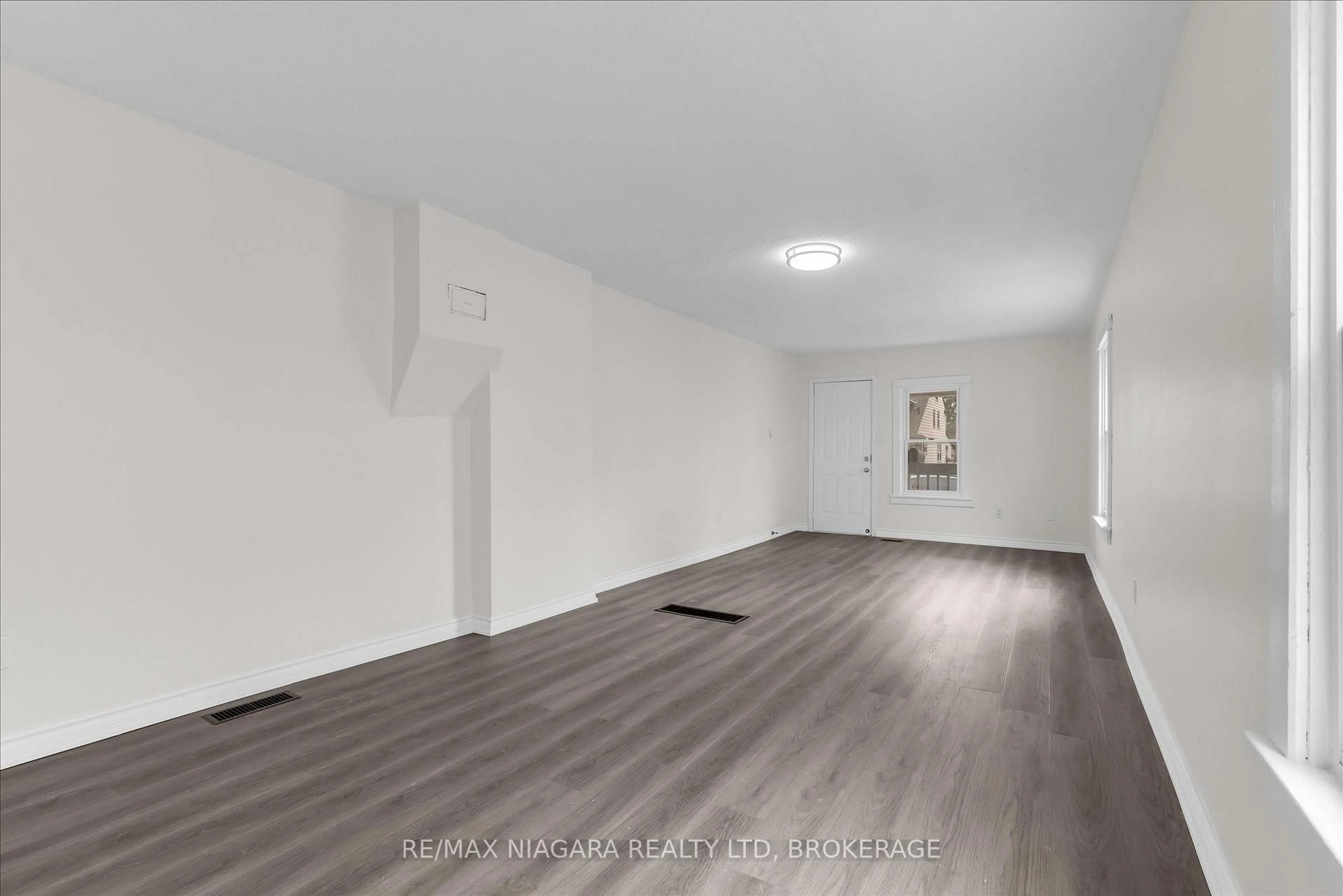 A pic of a room for 154 Fares St, Port Colborne Ontario L3K 1W2