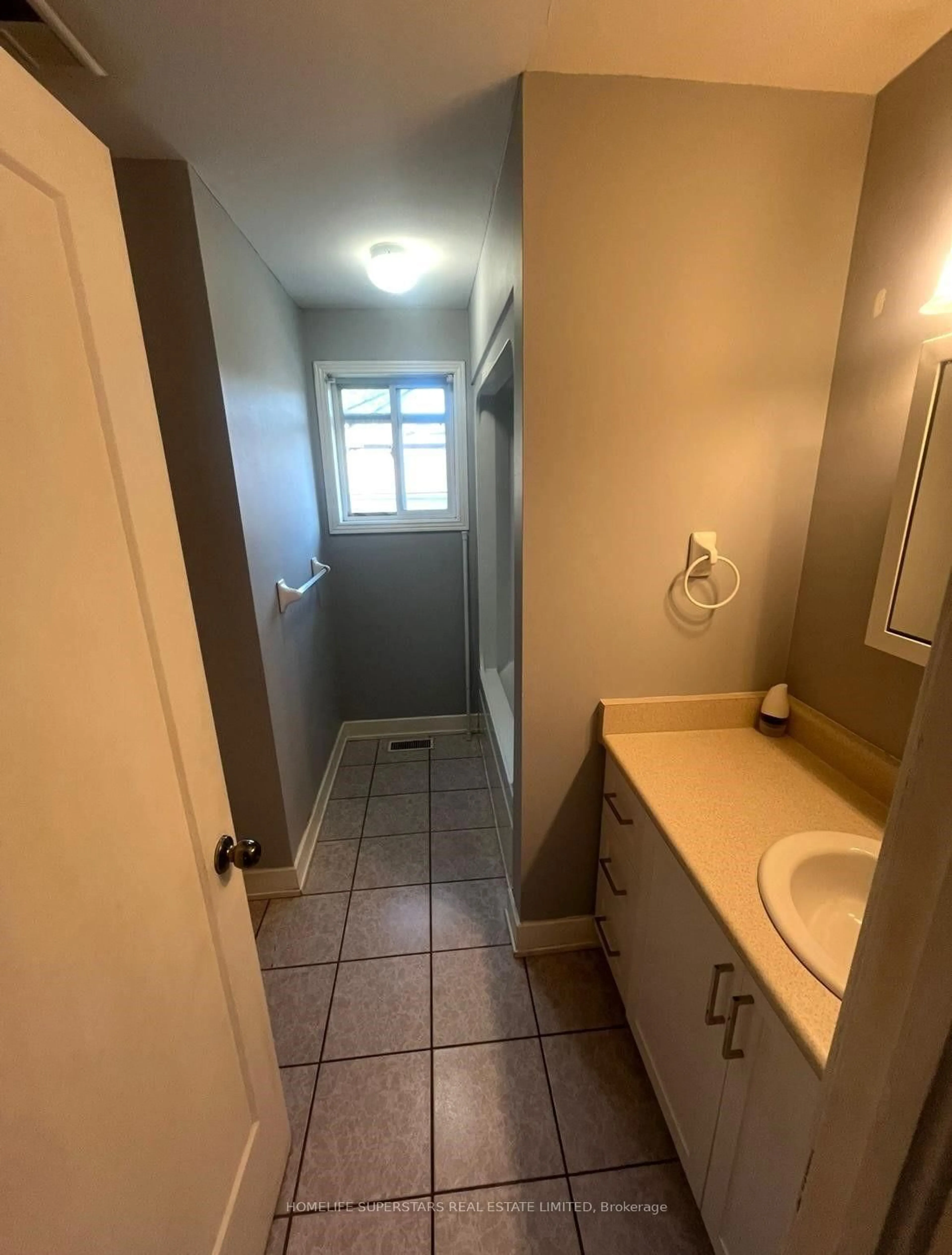 A pic of a room for 4272 Northwood Lakes Dr, Windsor Ontario N9G 2V7