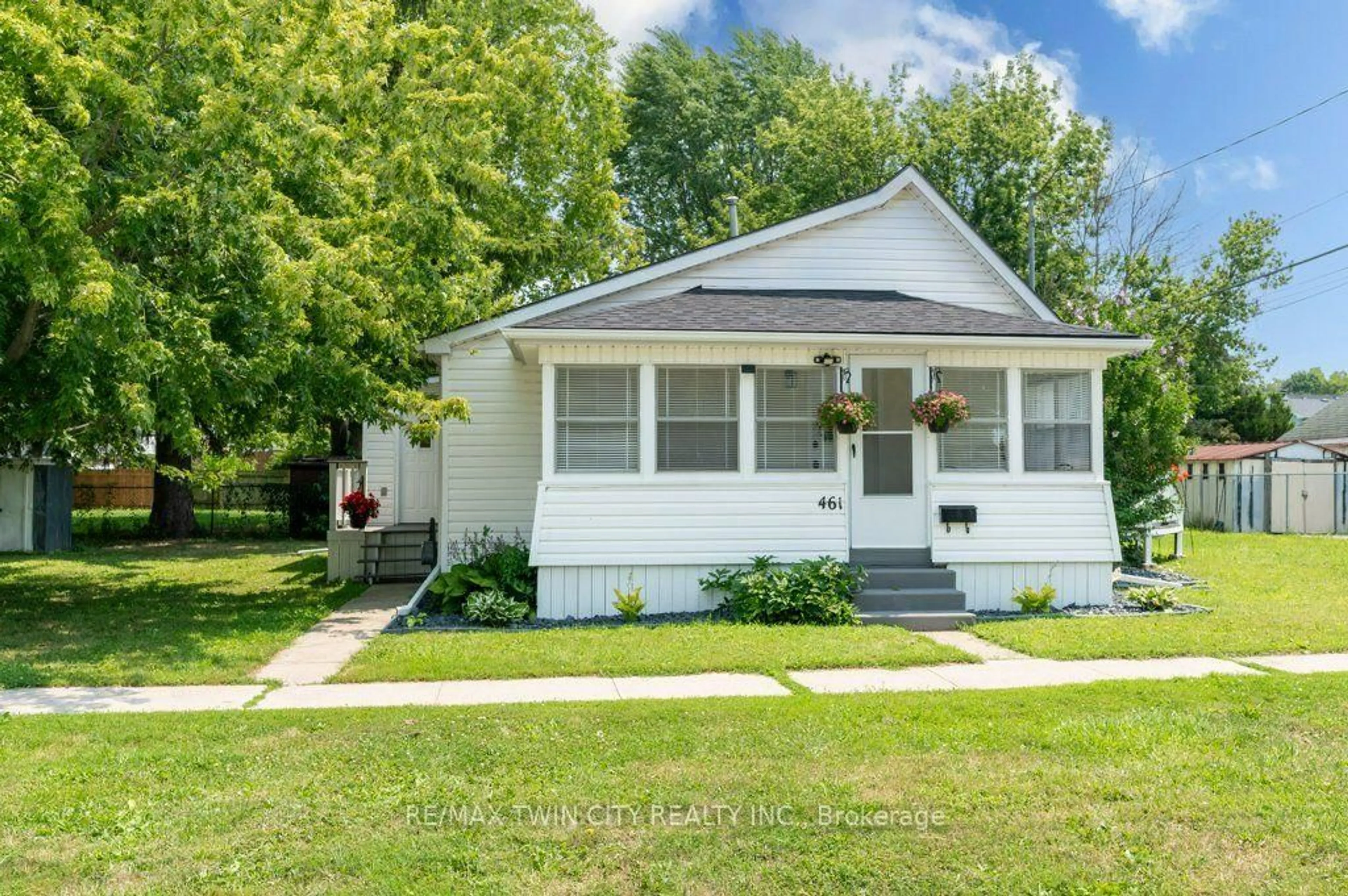 Home with vinyl exterior material, street for 461 Selkirk St, Chatham-Kent Ontario N8A 3X9