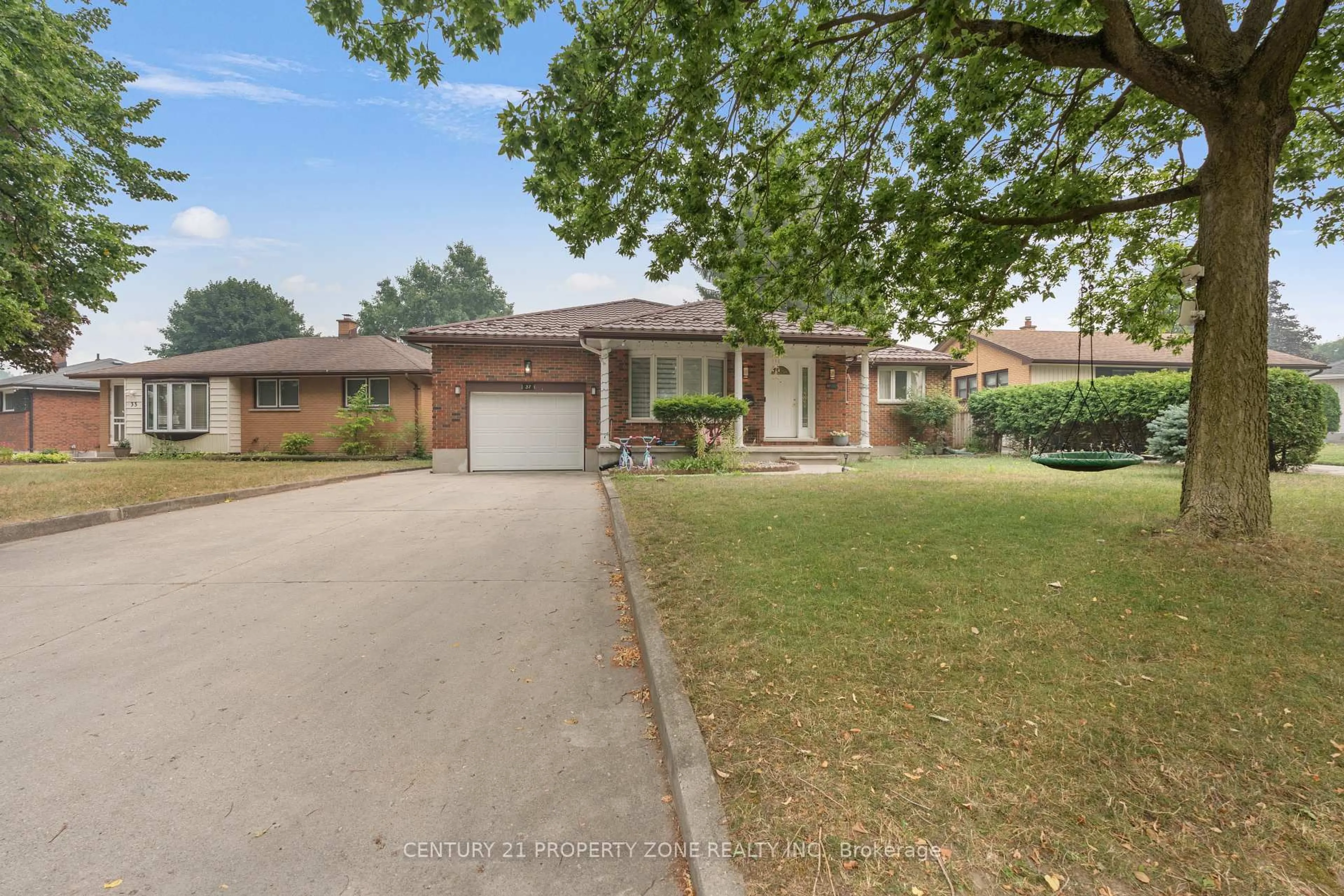 A pic from outside/outdoor area/front of a property/back of a property/a pic from drone, street for 37 Laurentian Dr, London East Ontario N5W 1N8