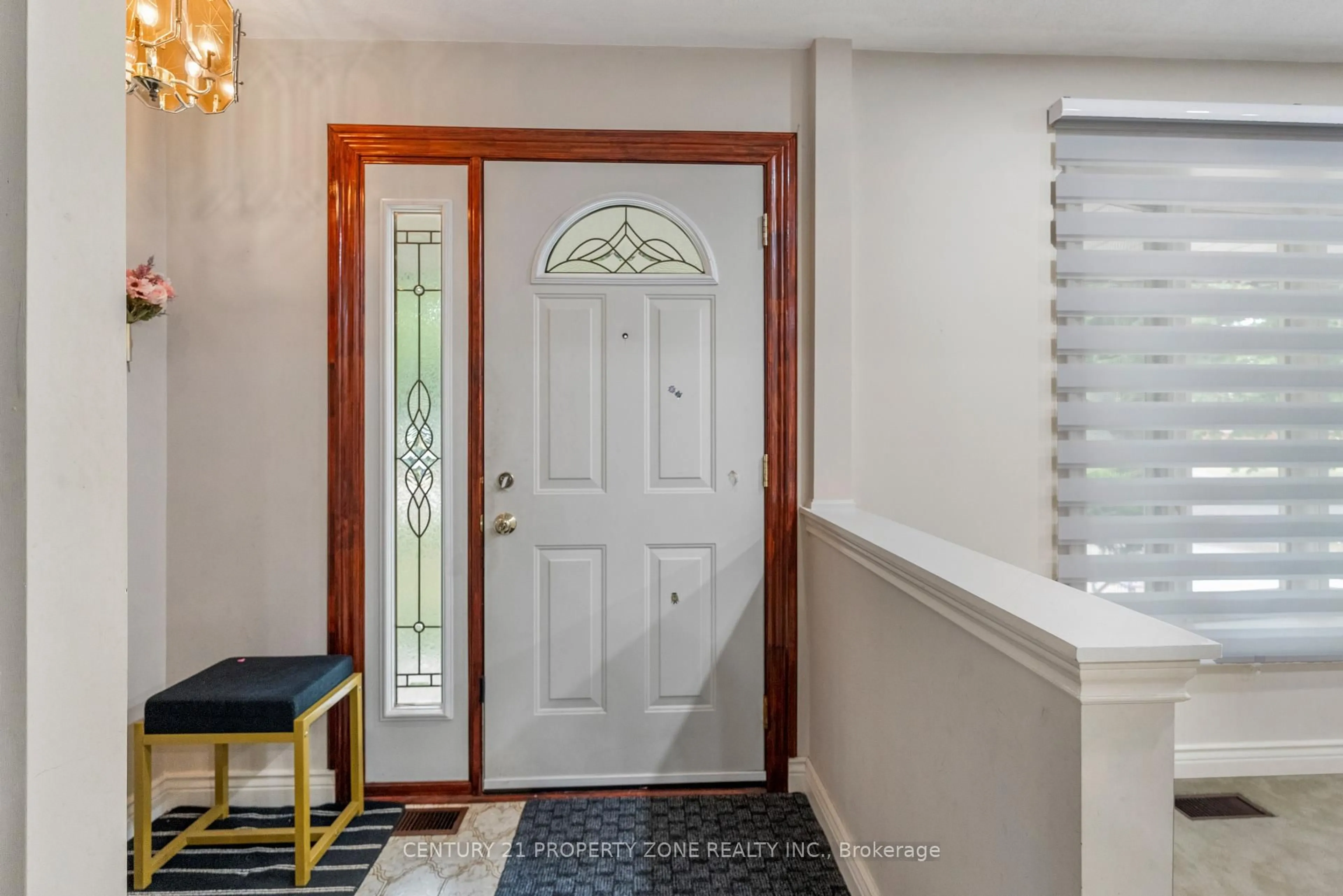 Indoor entryway for 37 Laurentian Dr, London East Ontario N5W 1N8