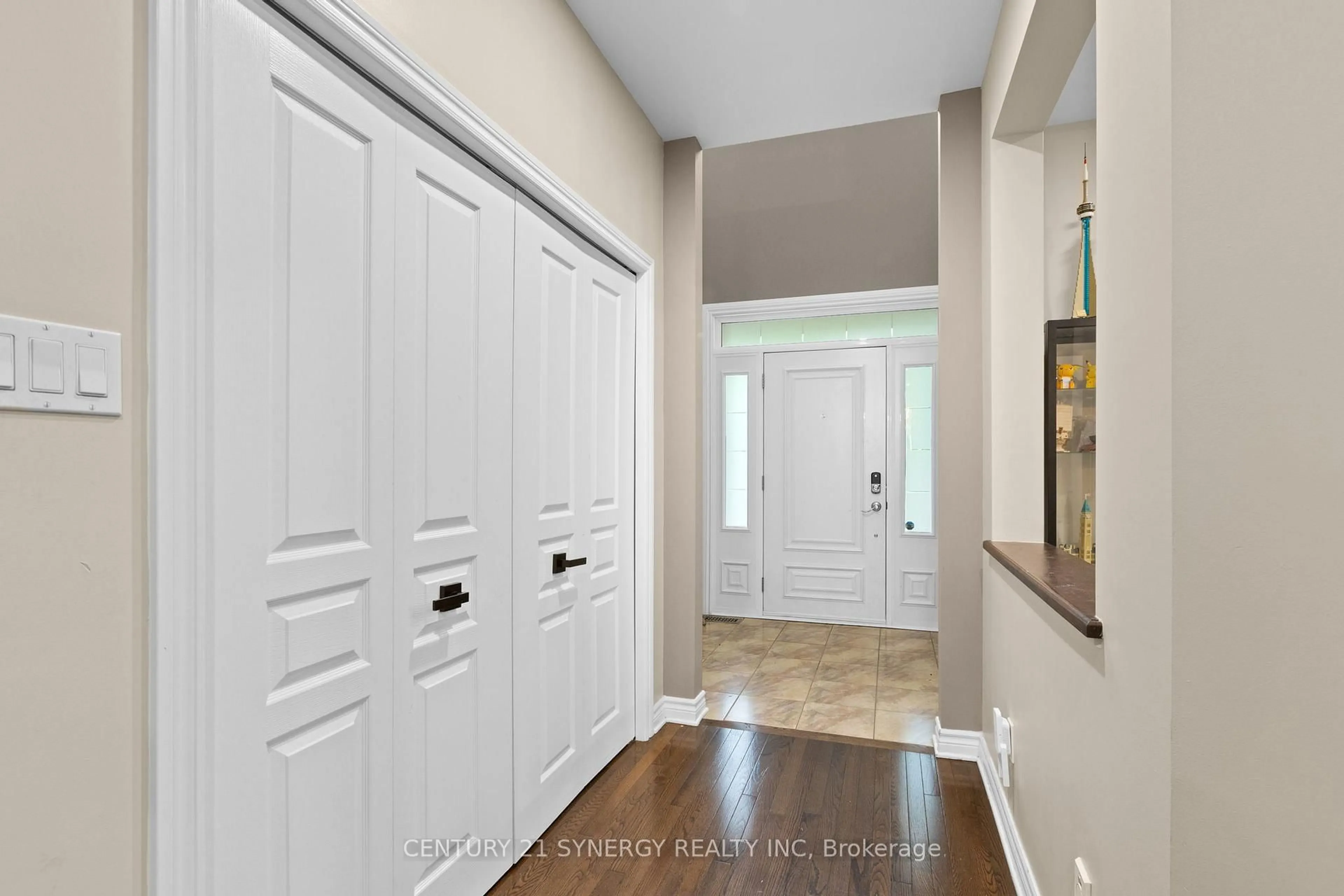 Indoor entryway for 532 Landswood Way, Stittsville Ontario K2S 0A6