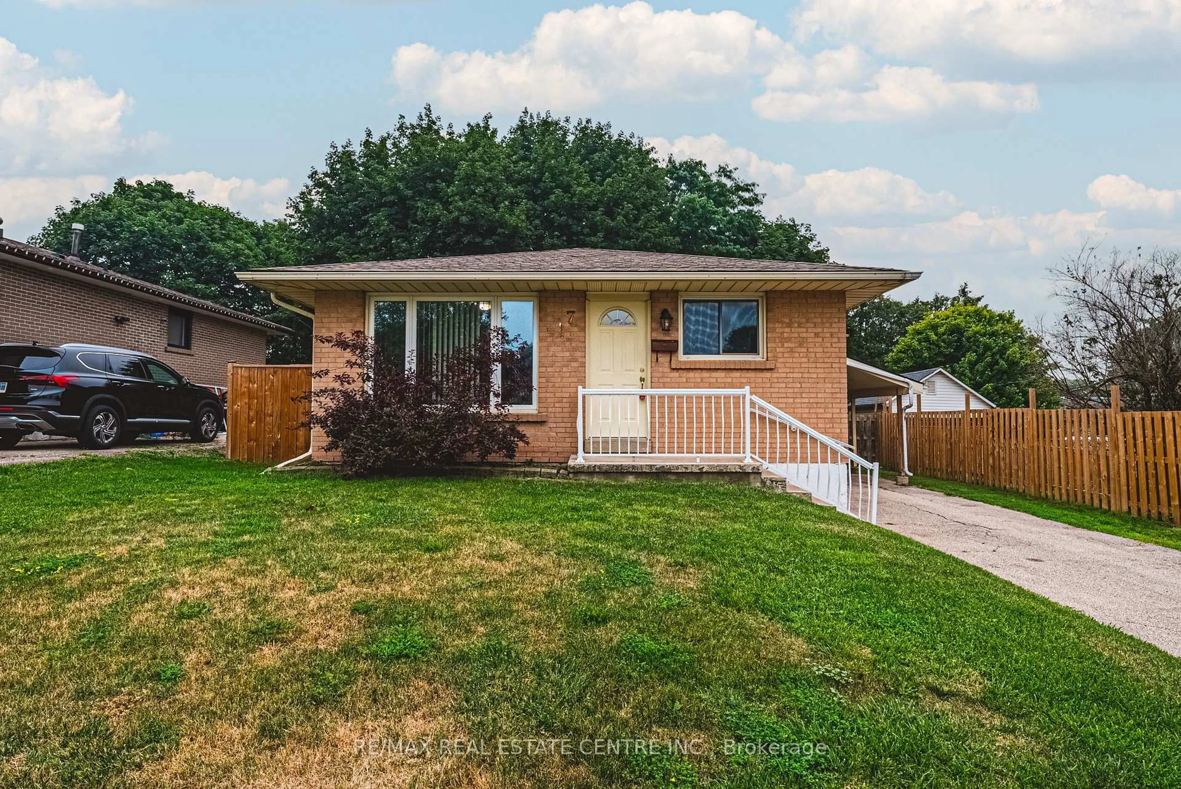 Home with brick exterior material, street for 7 Chapman Crt, Cambridge Ontario N3C 2X1