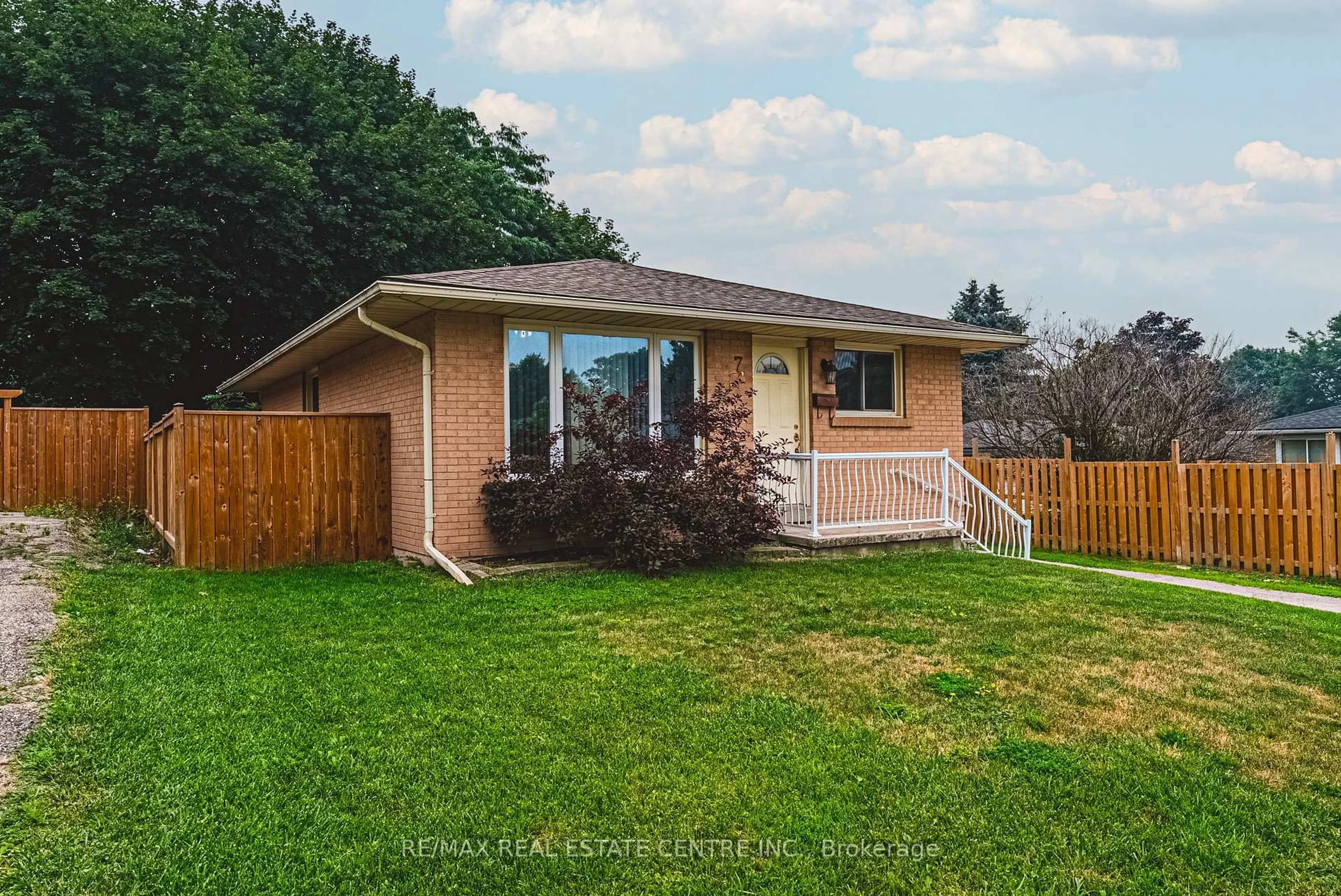 Unknown for 7 Chapman Crt, Cambridge Ontario N3C 2X1