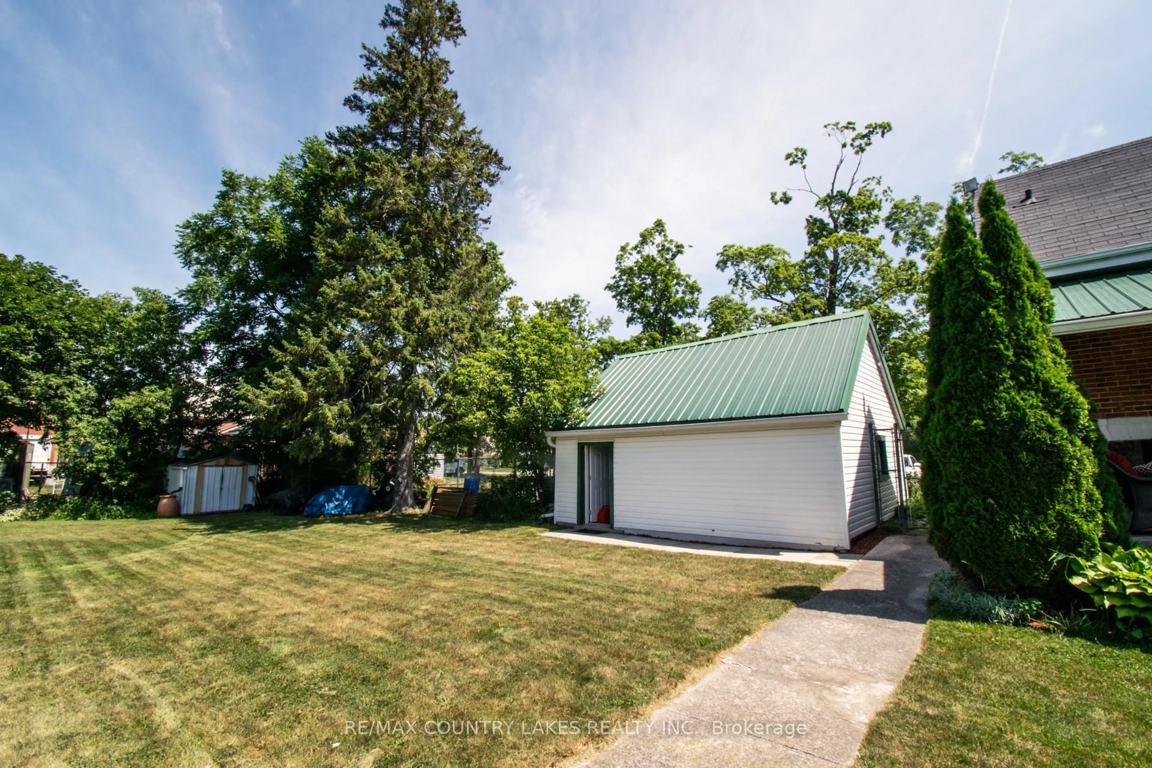 A pic from outside/outdoor area/front of a property/back of a property/a pic from drone, street for 100 Nappadale St, Kawartha Lakes Ontario K0M 2T0