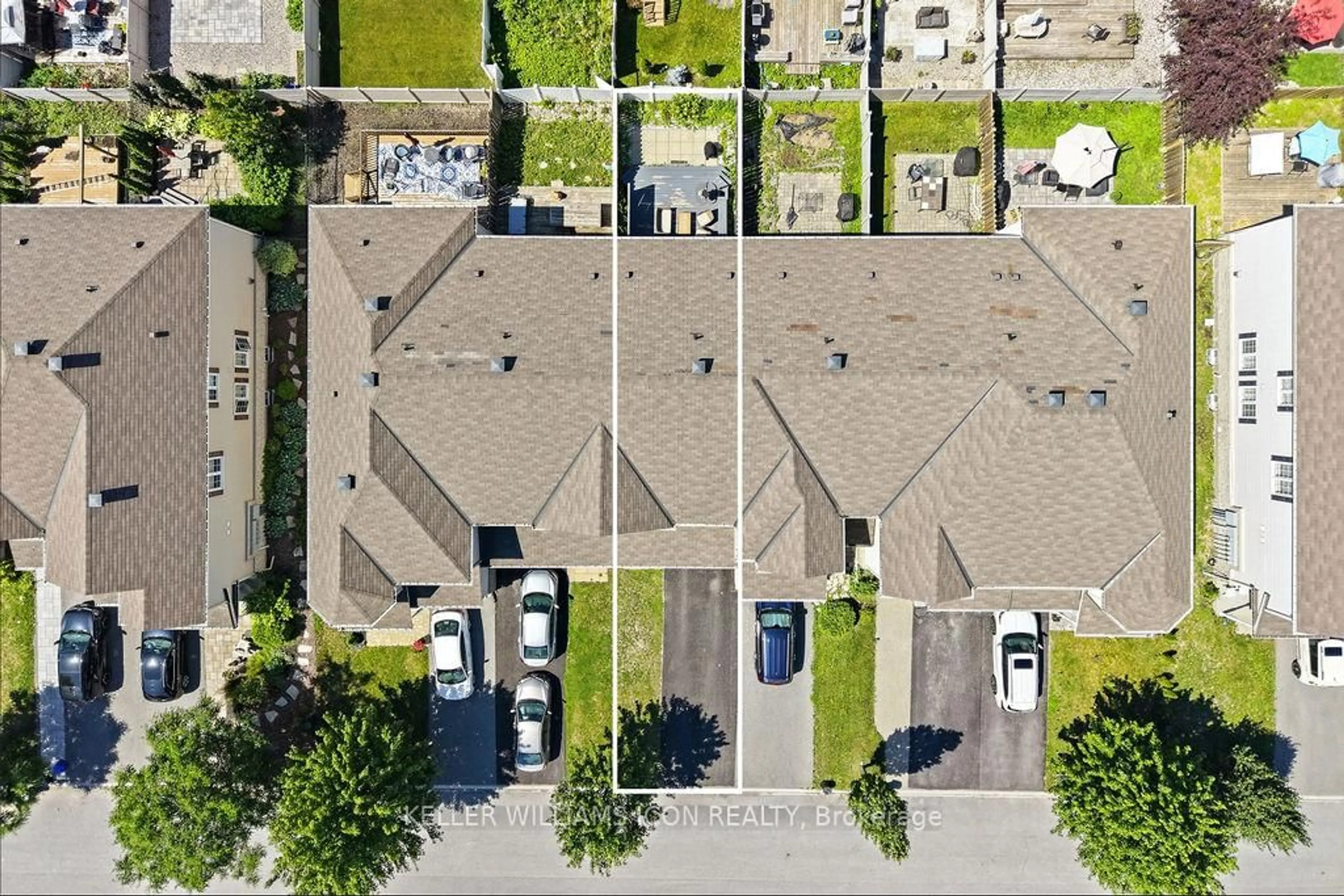 A pic from outside/outdoor area/front of a property/back of a property/a pic from drone, street for 493 Ashbourne Cres, Ottawa Ontario K2J 0P5