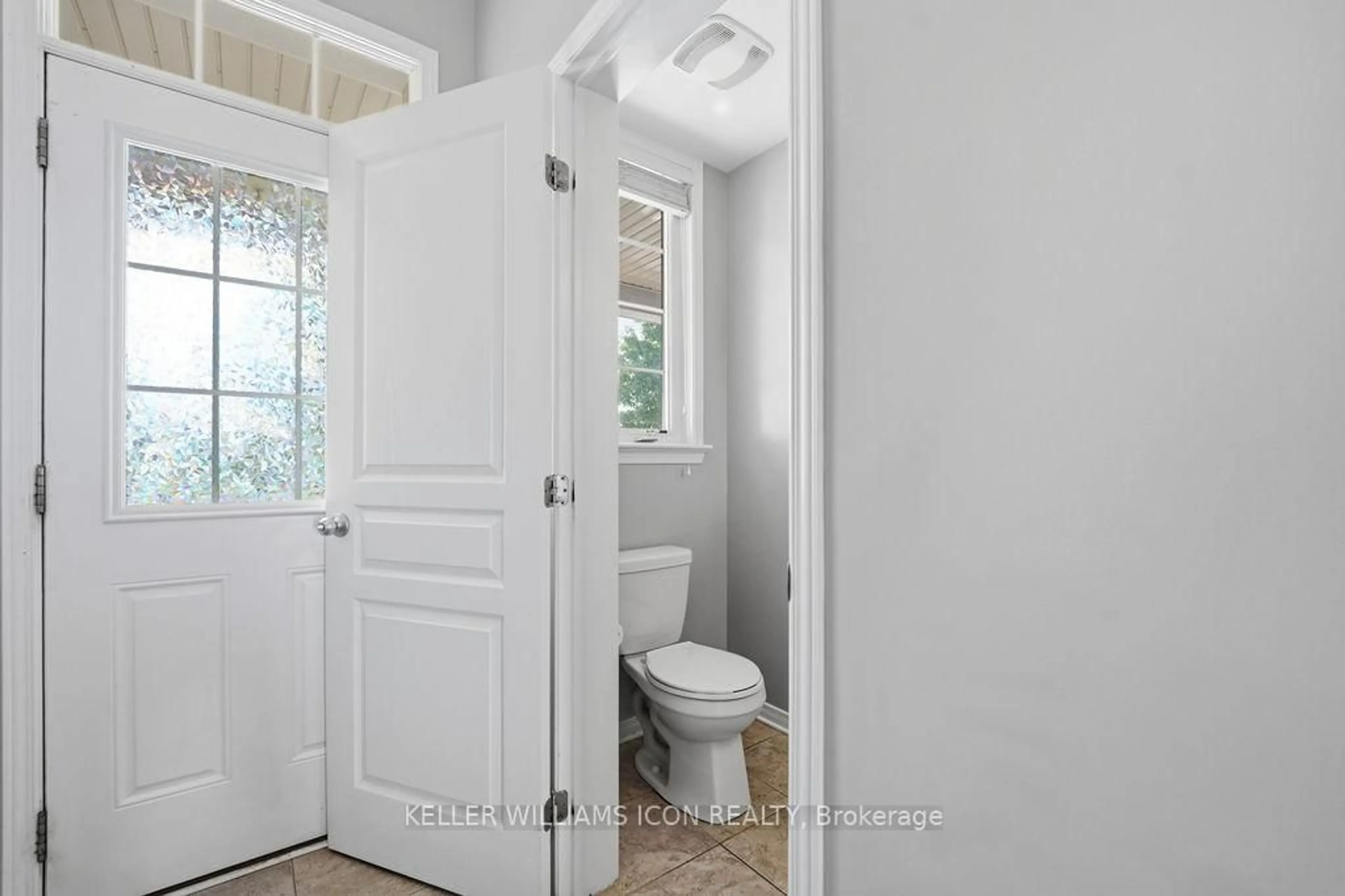 Standard bathroom, ceramic/tile floor for 493 Ashbourne Cres, Ottawa Ontario K2J 0P5