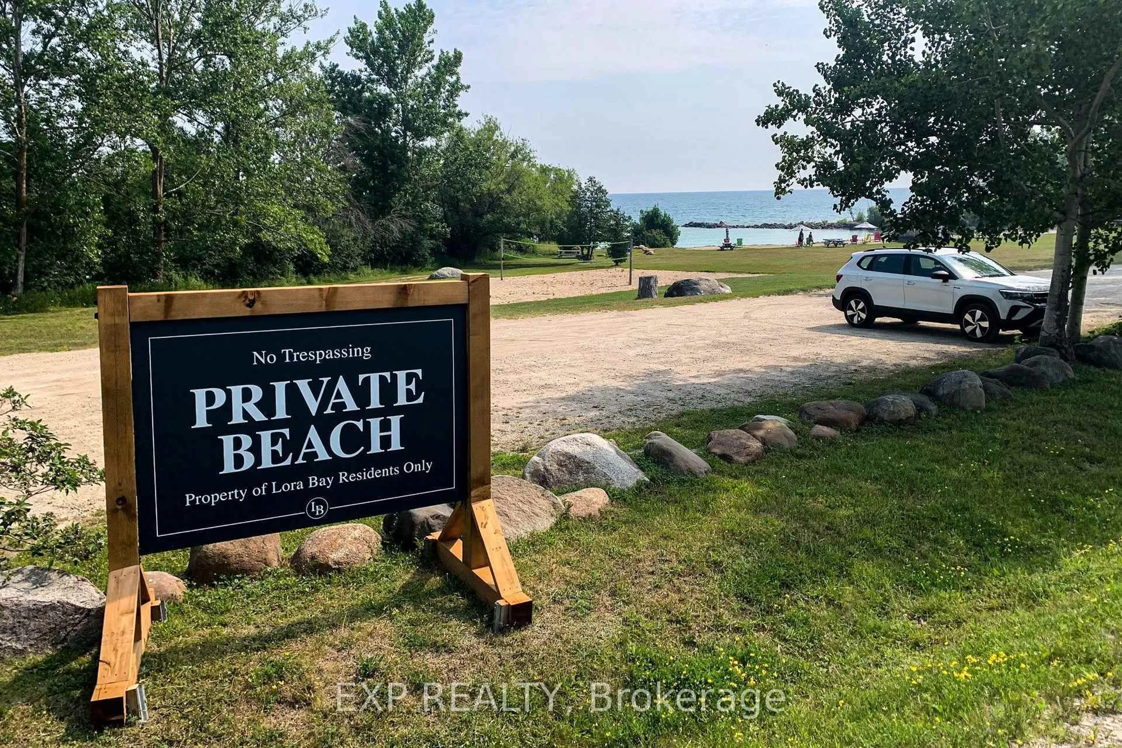 A pic from outside/outdoor area/front of a property/back of a property/a pic from drone, water/lake/river/ocean view for 121 Sladden Crt, Blue Mountains Ontario N0H 2P0