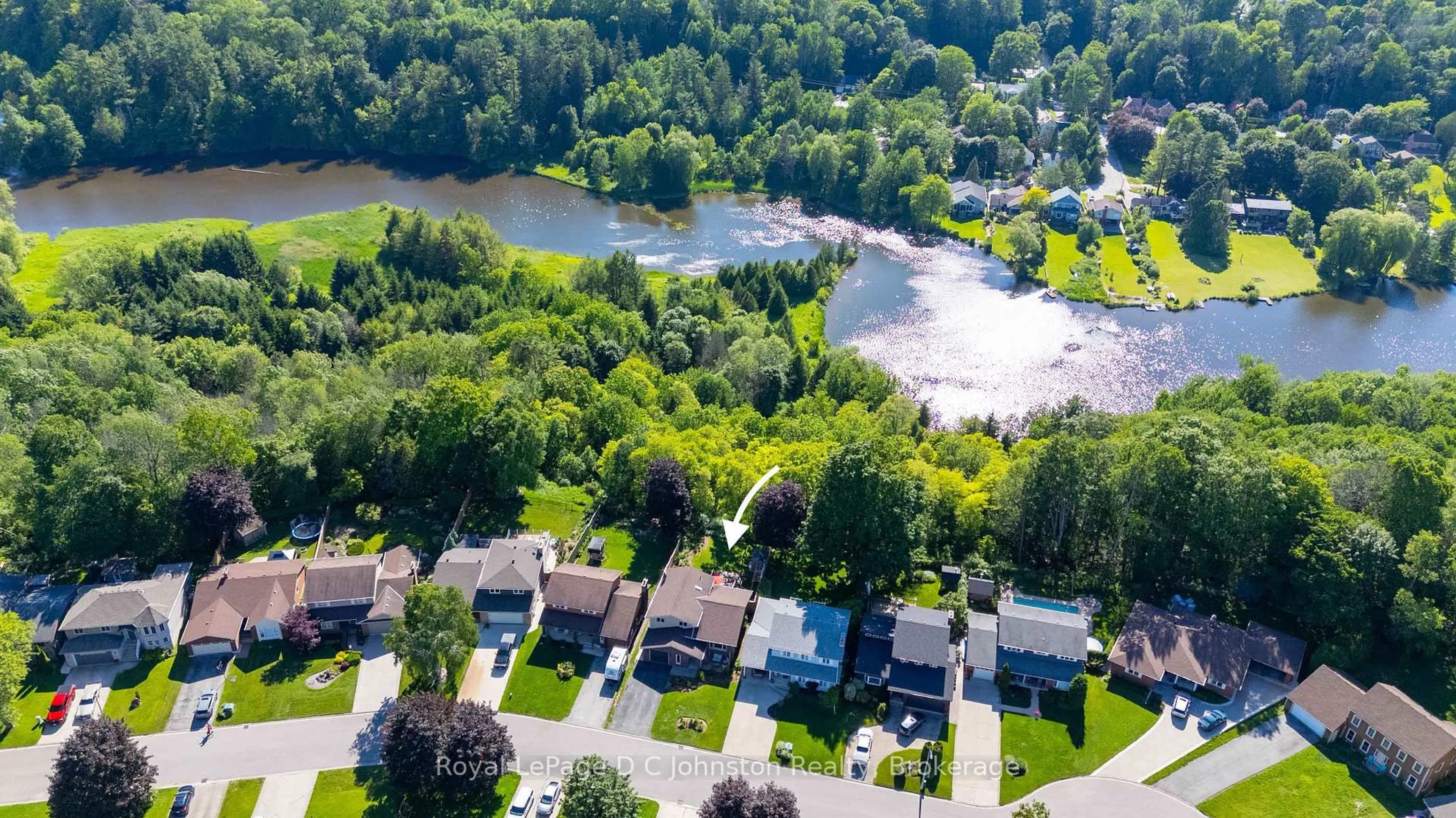 A pic from outside/outdoor area/front of a property/back of a property/a pic from drone, water/lake/river/ocean view for 126 5th Ave, Owen Sound Ontario N4K 6C7