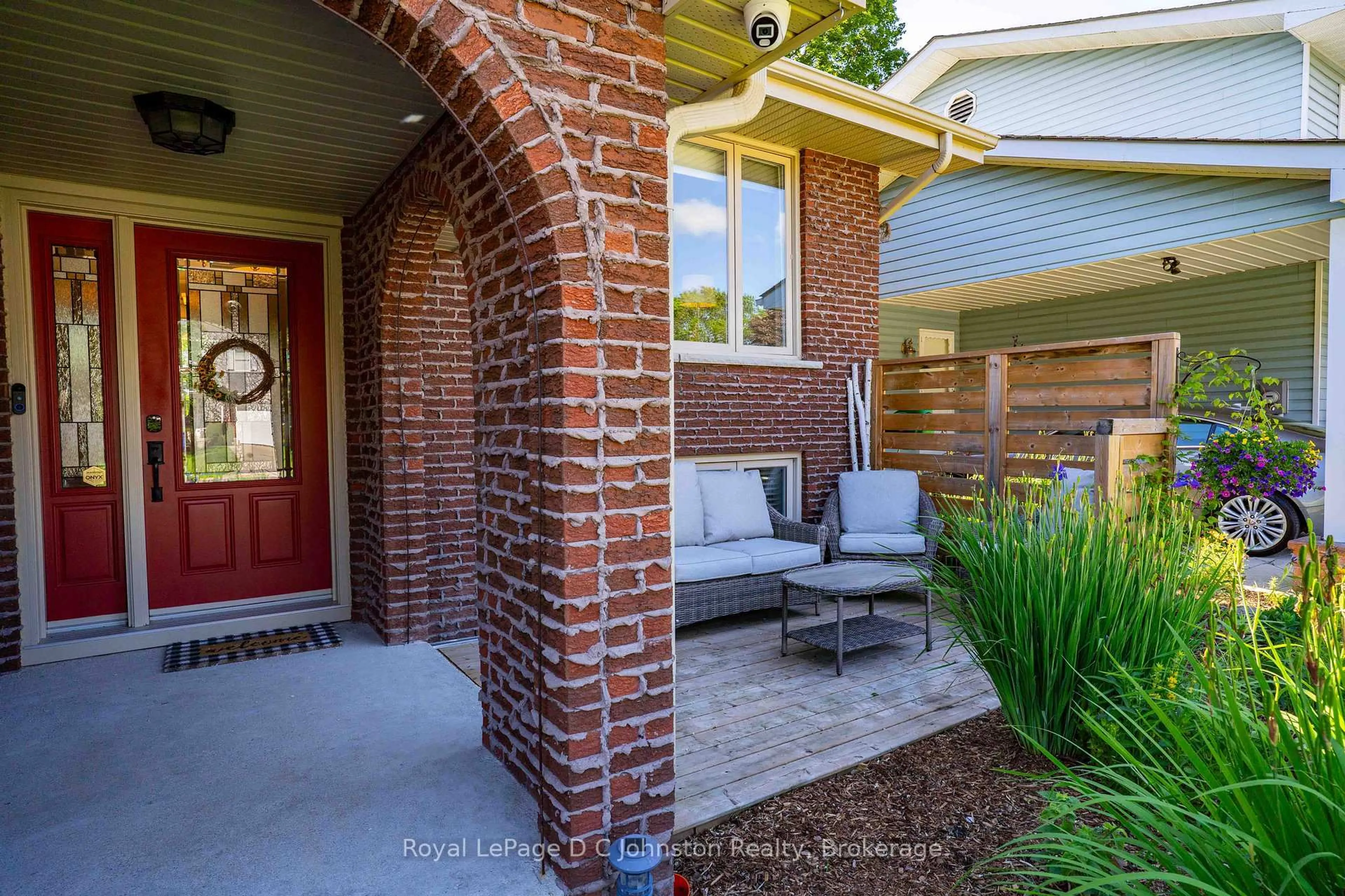 Home with brick exterior material, street for 126 5th Ave, Owen Sound Ontario N4K 6C7