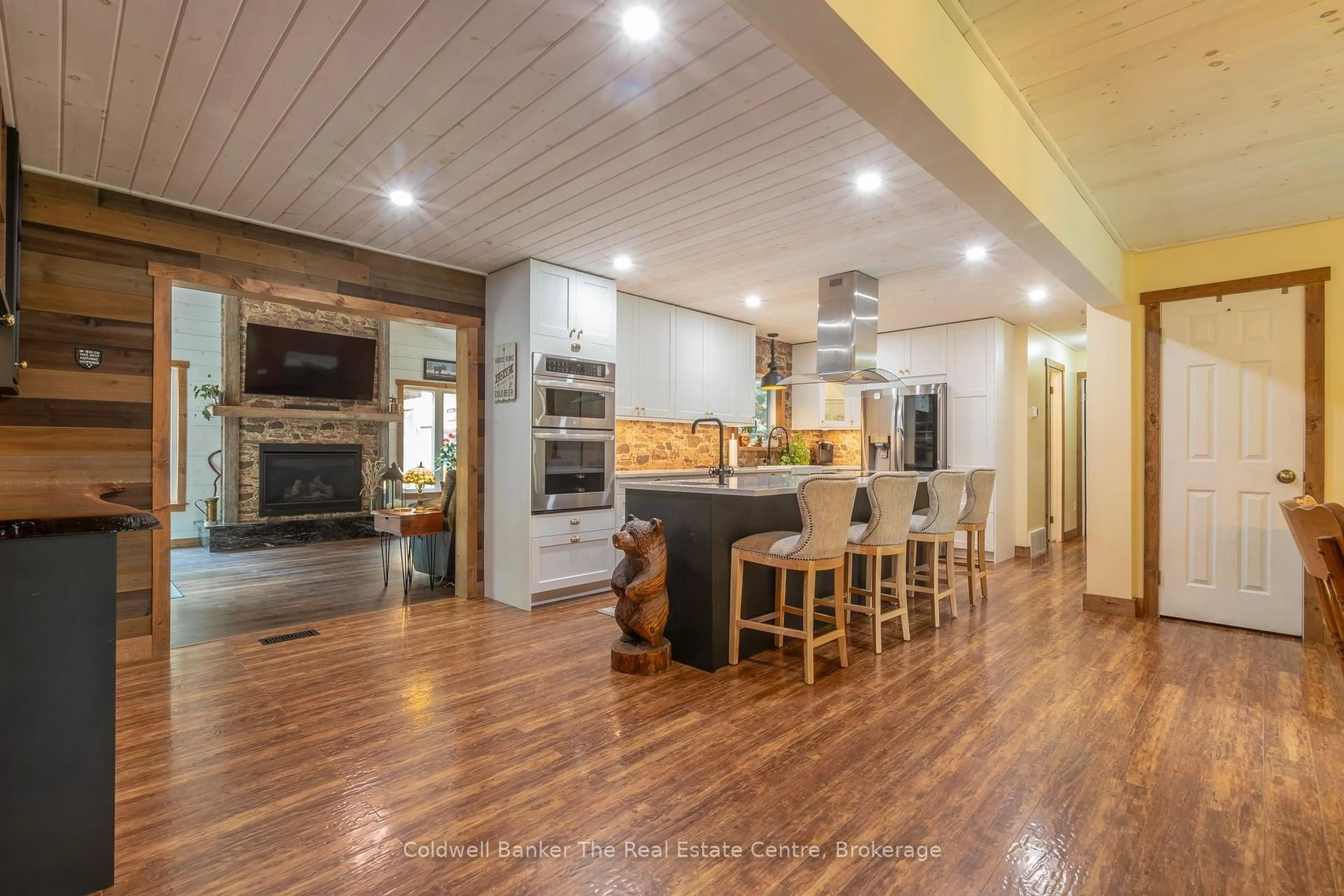 Open concept kitchen, wood/laminate floor for 78 Glencairn Cres, Huntsville Ontario P1H 2J4