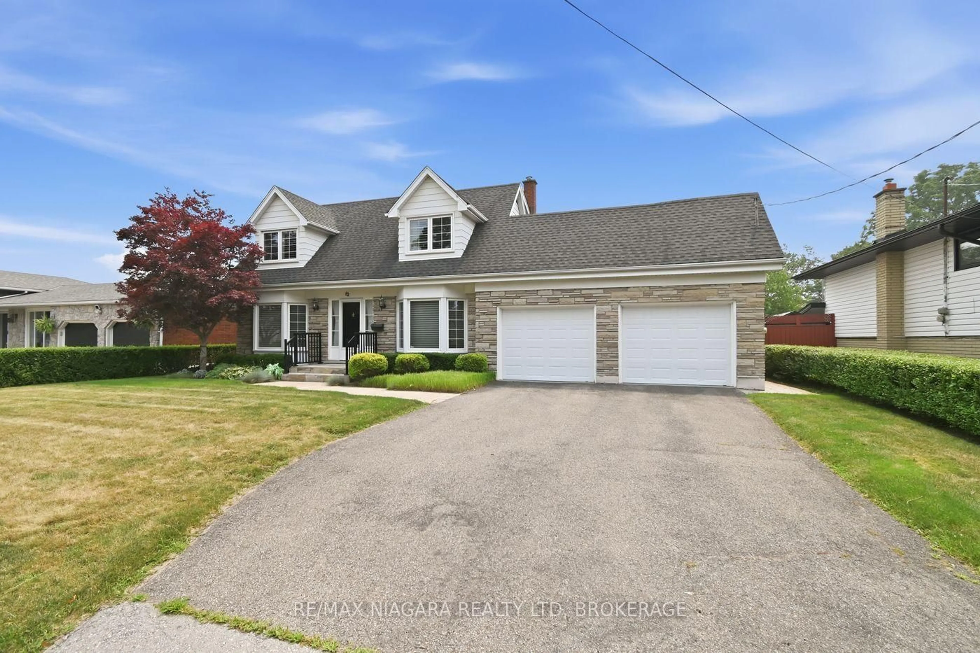 Home with vinyl exterior material, street for 82 Lakeshore Rd, St. Catharines Ontario L2N 2T5