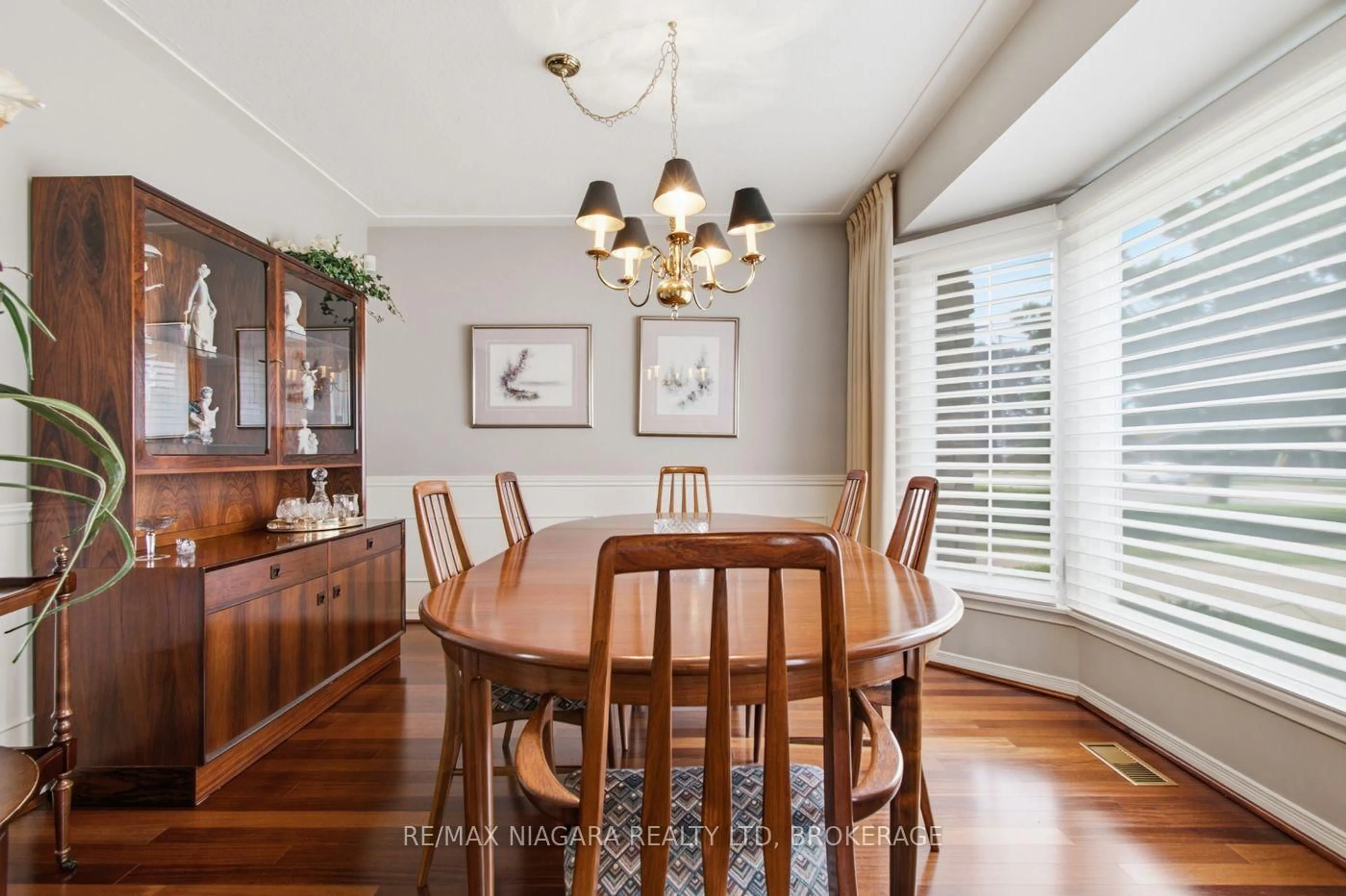 Dining room, wood/laminate floor for 82 Lakeshore Rd, St. Catharines Ontario L2N 2T5