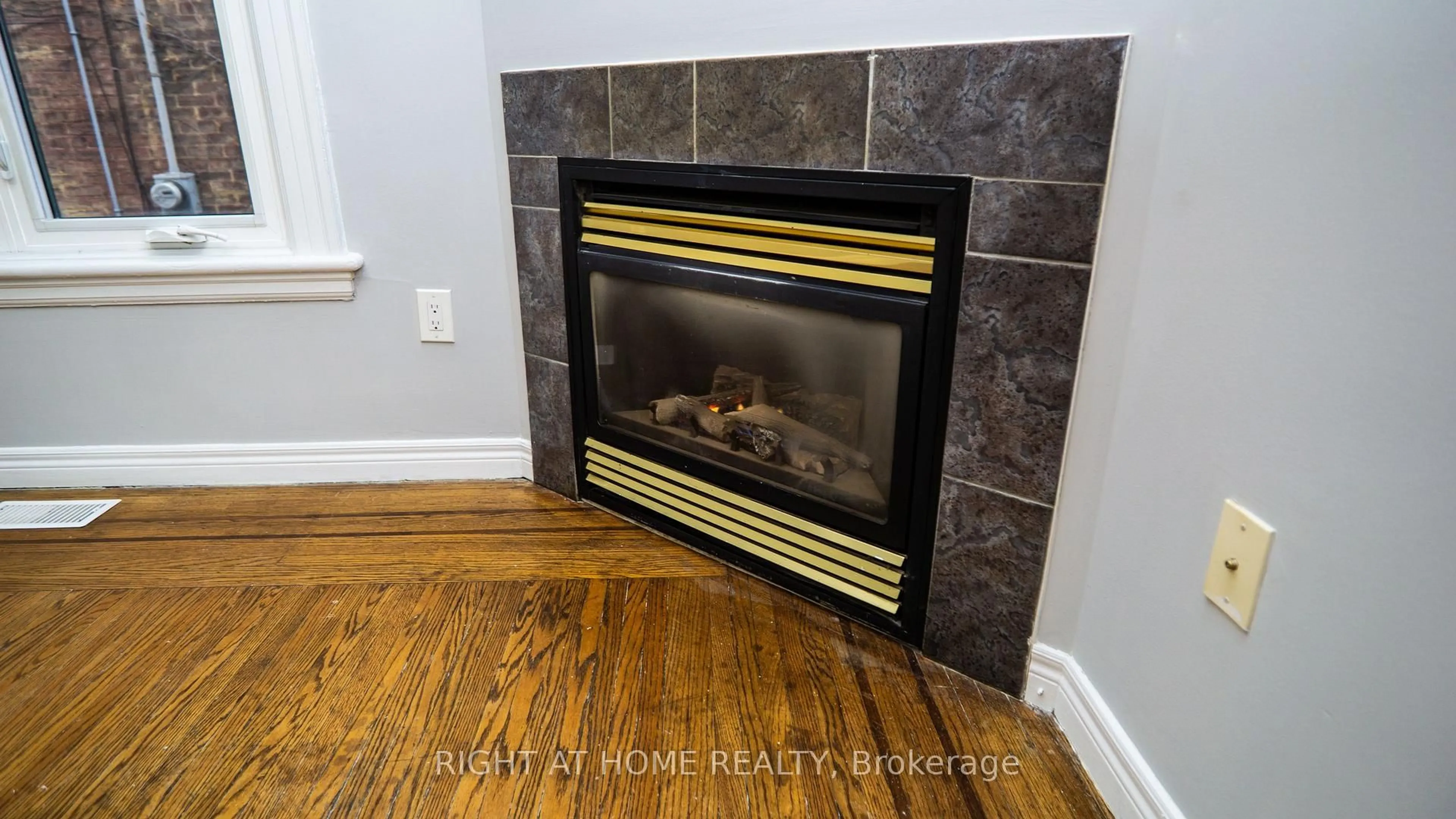 Unknown for 317 Queen St, Hamilton Ontario L8P 3T6
