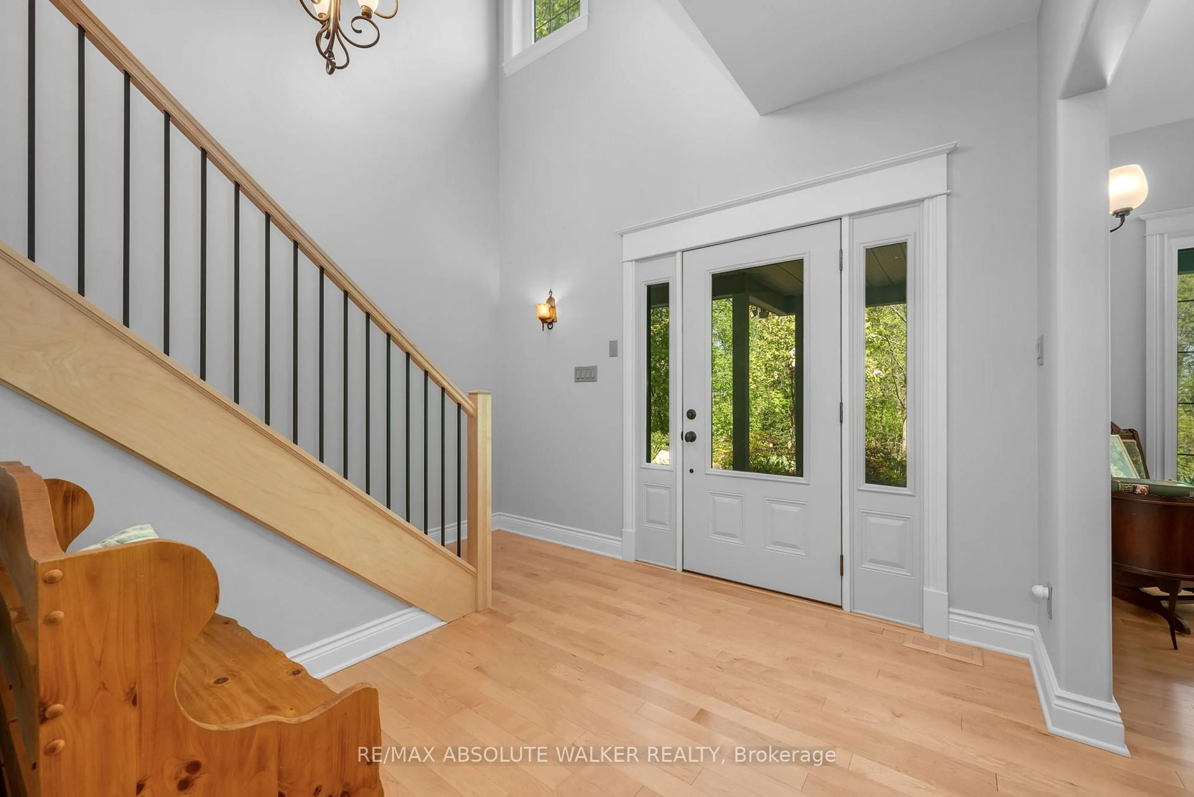 Indoor entryway for 3540 Gordon Murdock Rd, Osgoode Ontario K0A 2W0