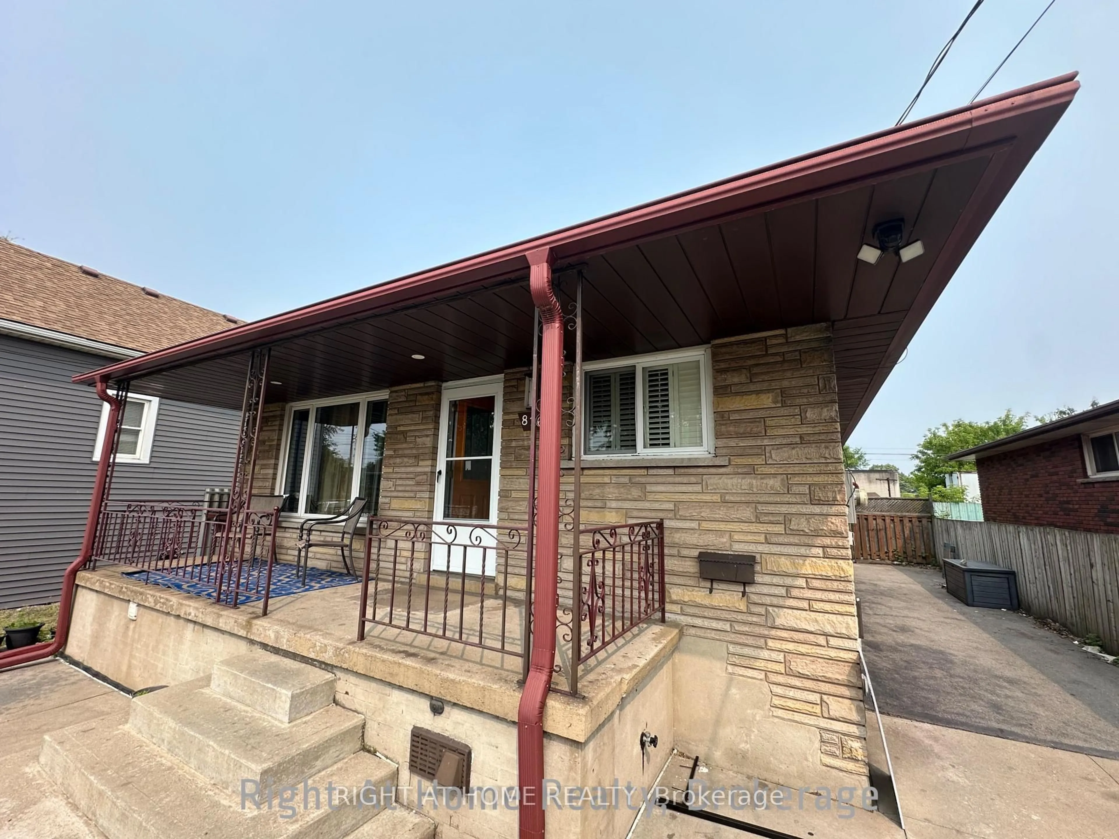 Home with brick exterior material, building for 816 Dunn Ave, Hamilton Ontario L8H 6N2