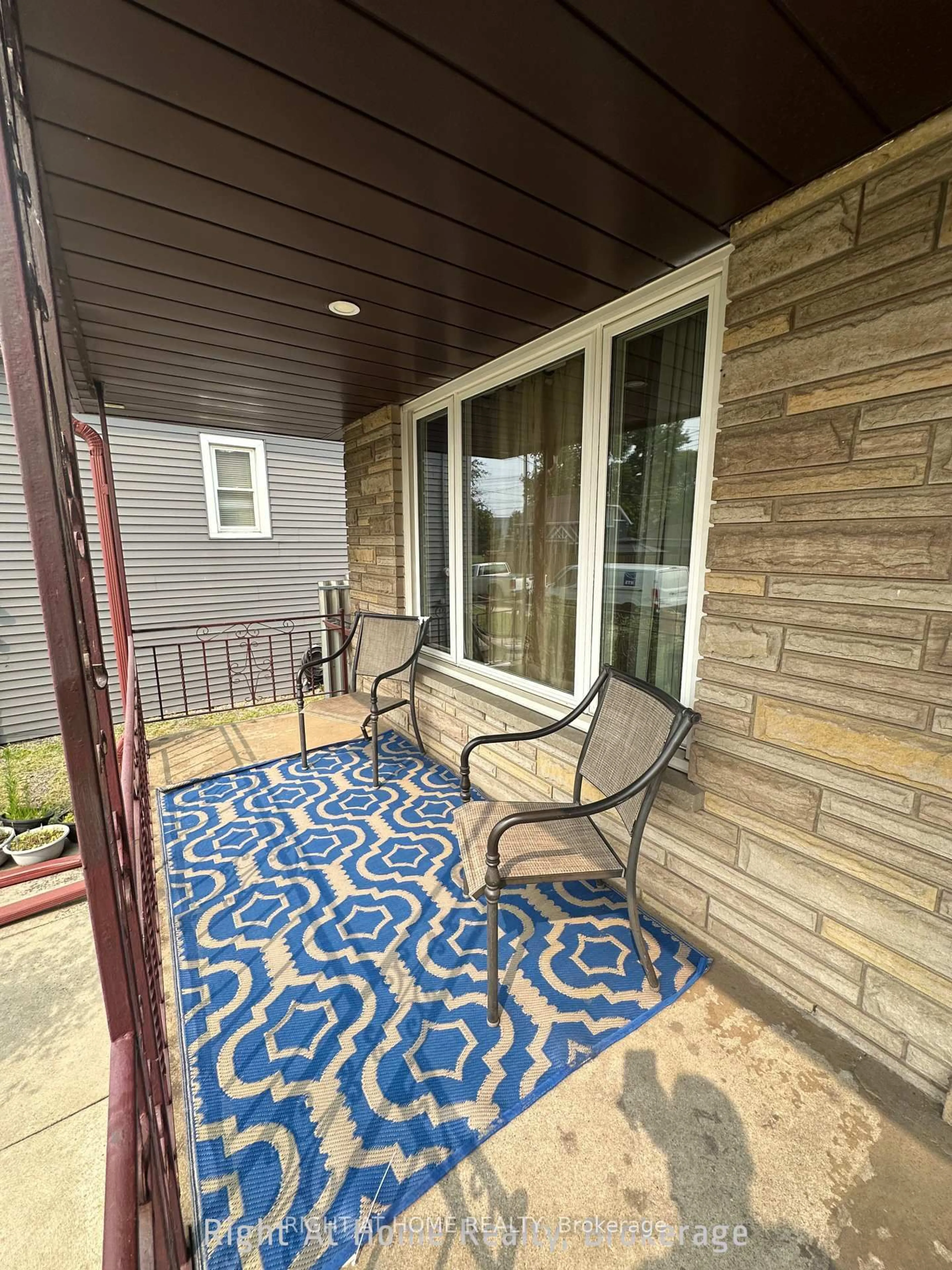 Patio, street for 816 Dunn Ave, Hamilton Ontario L8H 6N2