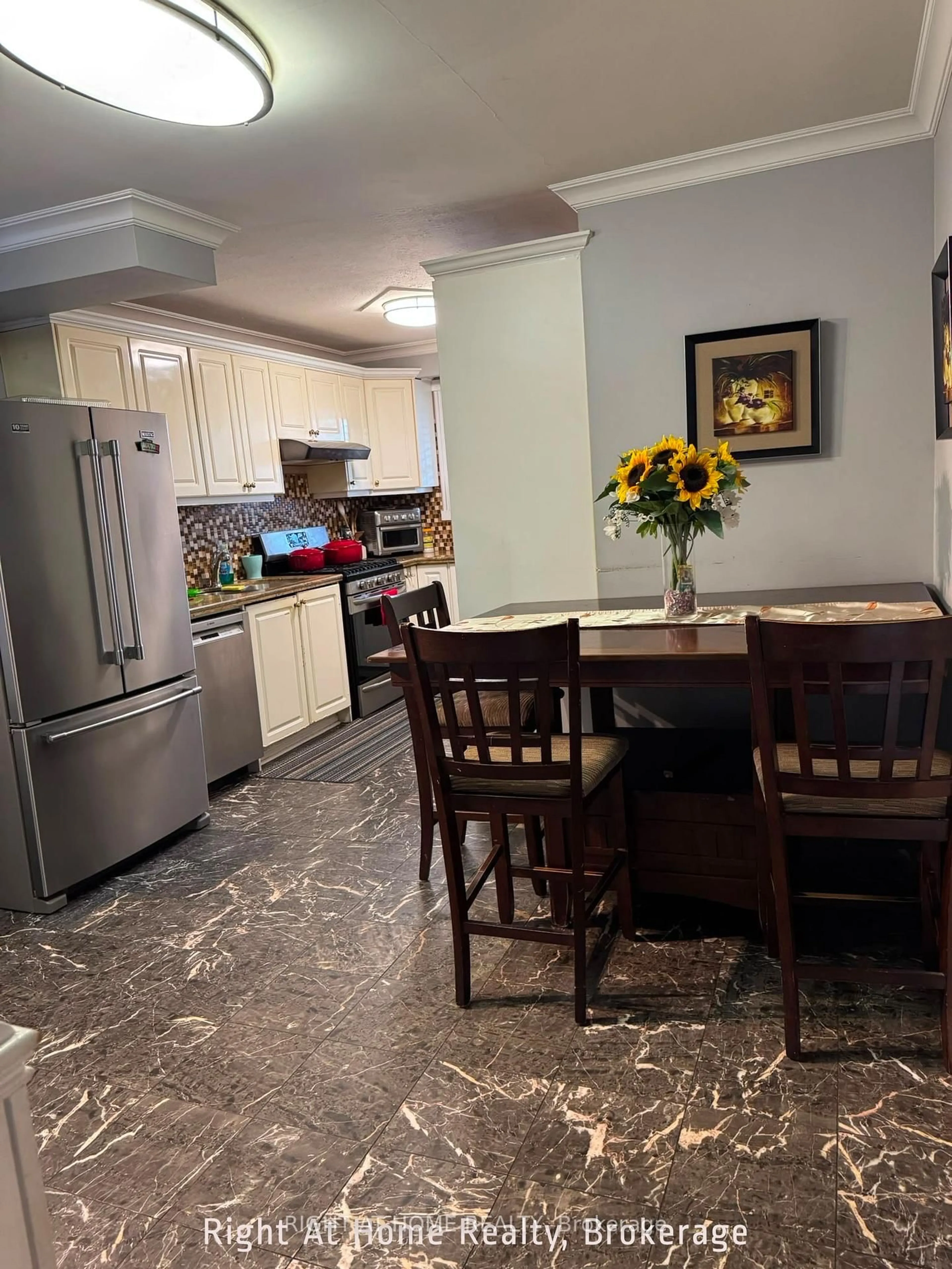 Open concept kitchen, ceramic/tile floor for 816 Dunn Ave, Hamilton Ontario L8H 6N2
