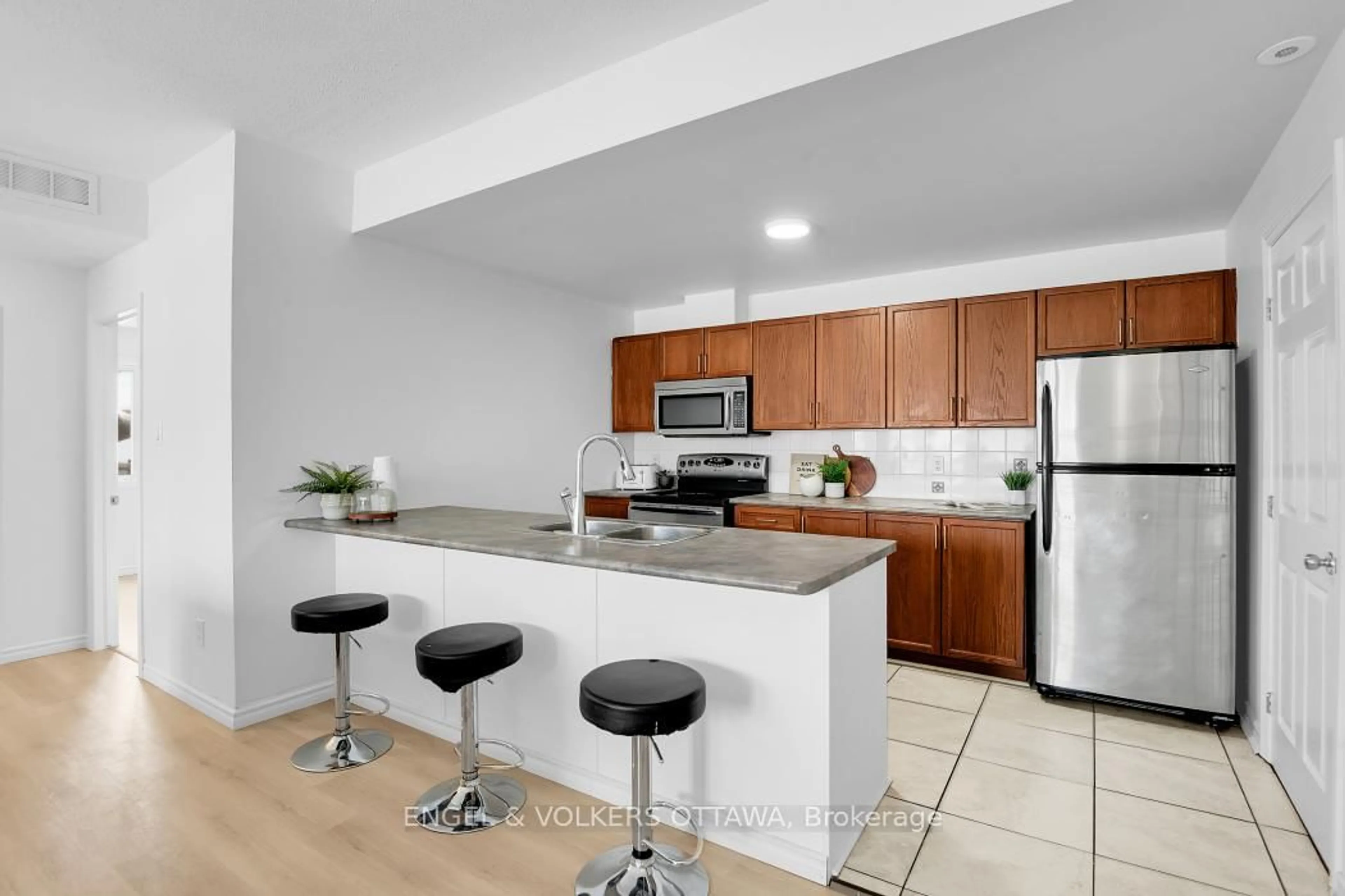 Open concept kitchen, ceramic/tile floor for 165 Waterbridge Dr #5, Ottawa Ontario K2G 7G3
