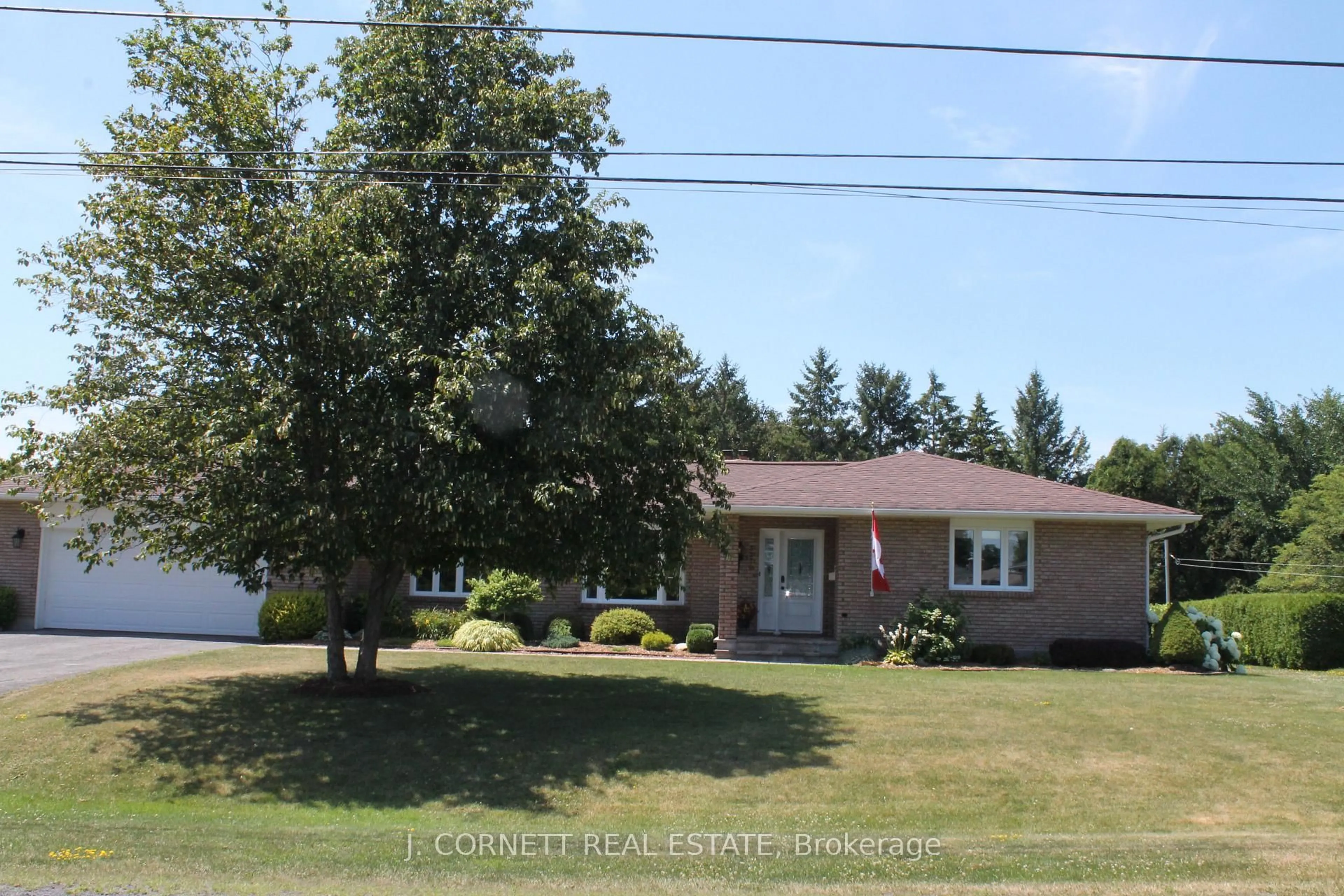 A pic from outside/outdoor area/front of a property/back of a property/a pic from drone, street for 3270 Sunnyview Ave, Cornwall Ontario K6K 0A8