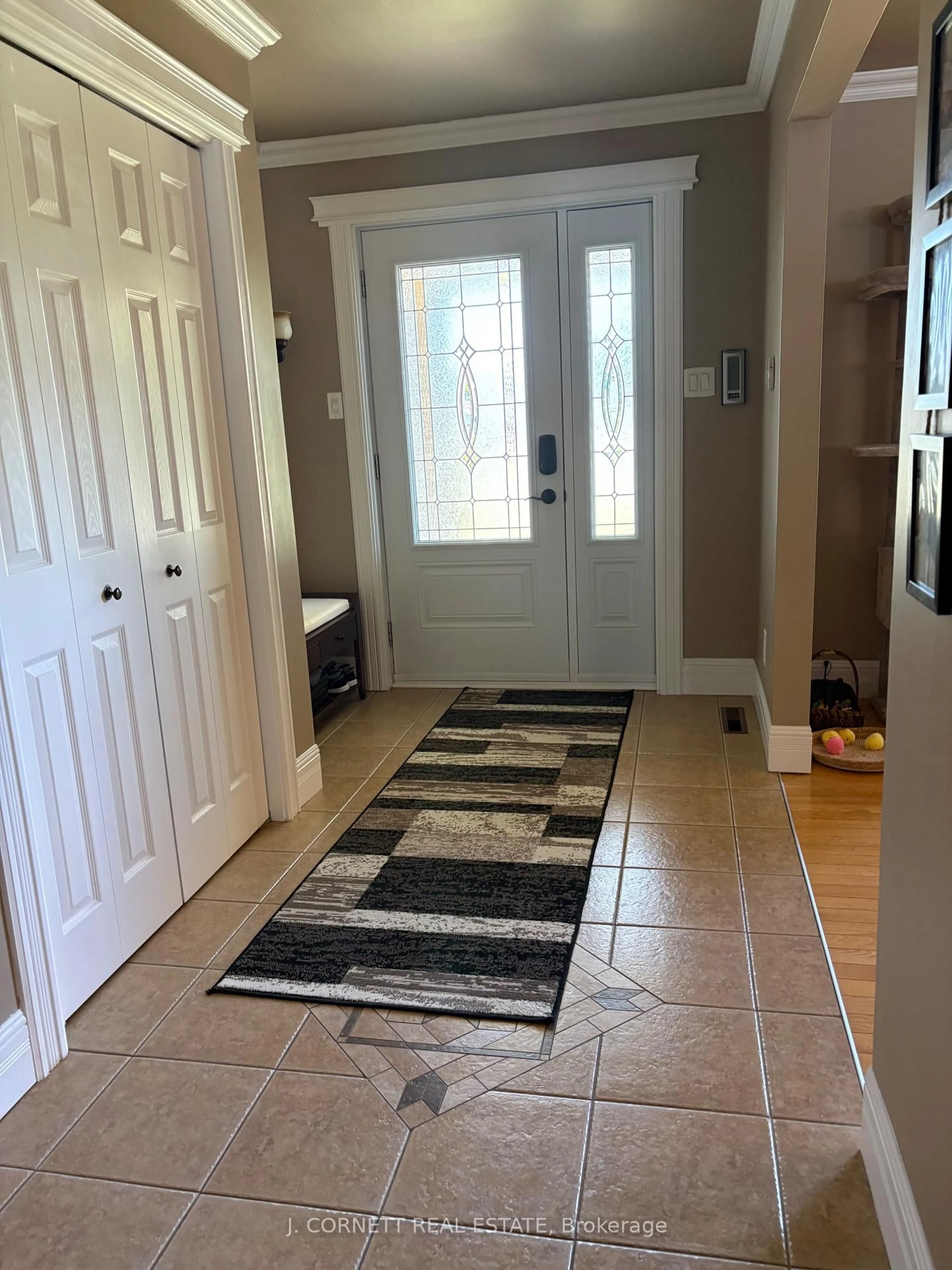 Indoor entryway for 3270 Sunnyview Ave, Cornwall Ontario K6K 0A8