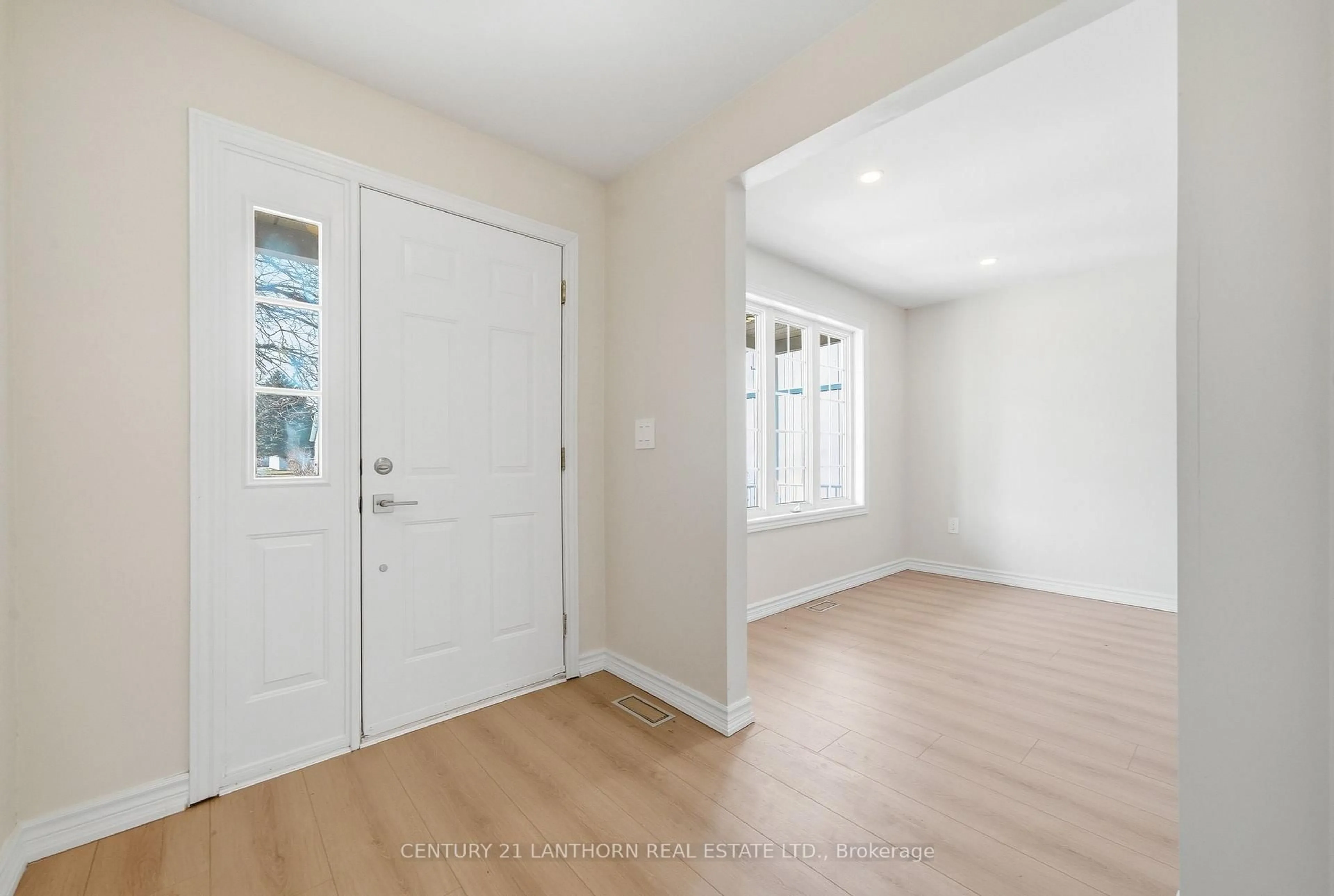 Indoor entryway for 13 Nesbitt Dr, Brighton Ontario K0K 1H0