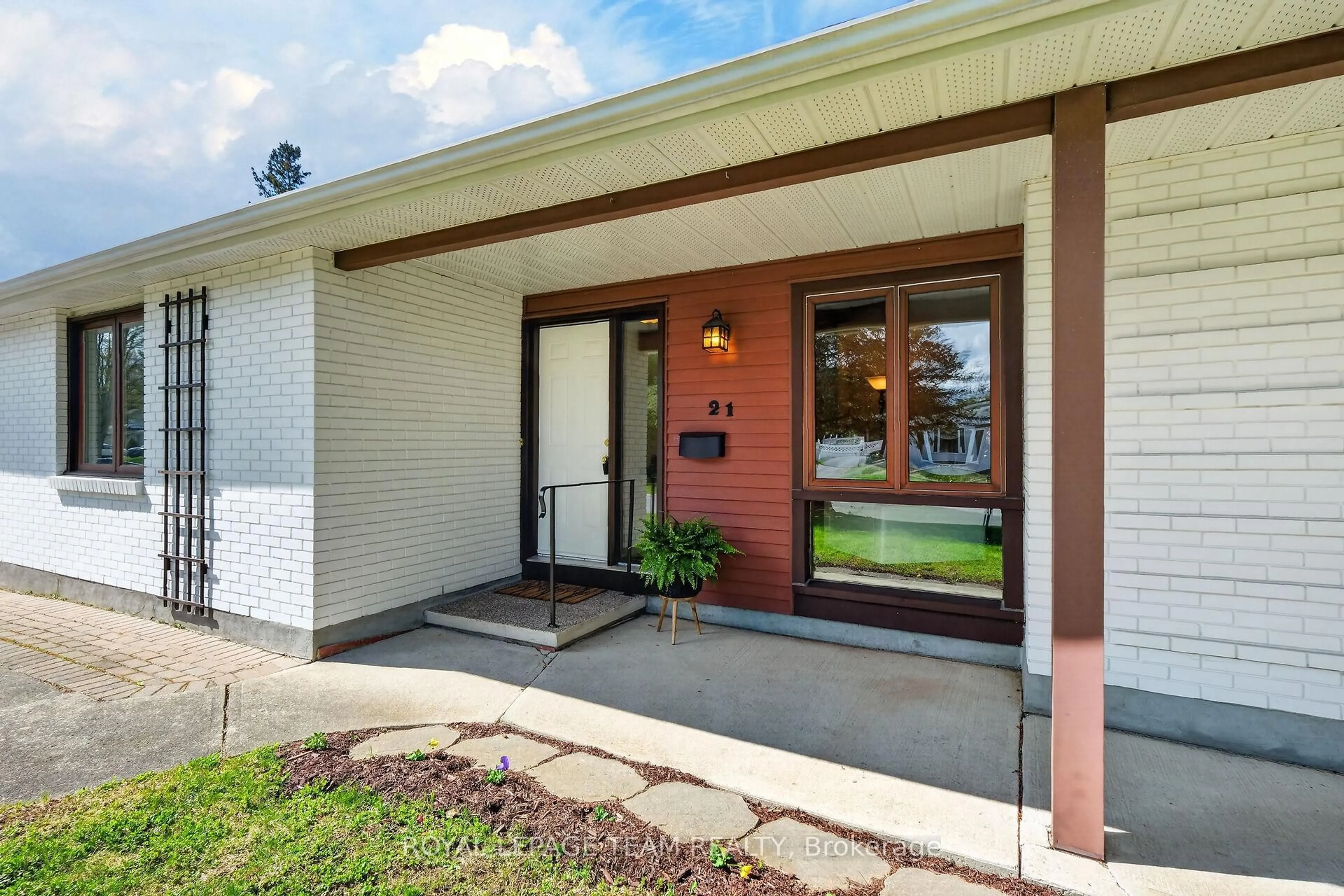 Home with brick exterior material, street for 21 Lindhurst Cres, Ottawa Ontario K2G 0T8
