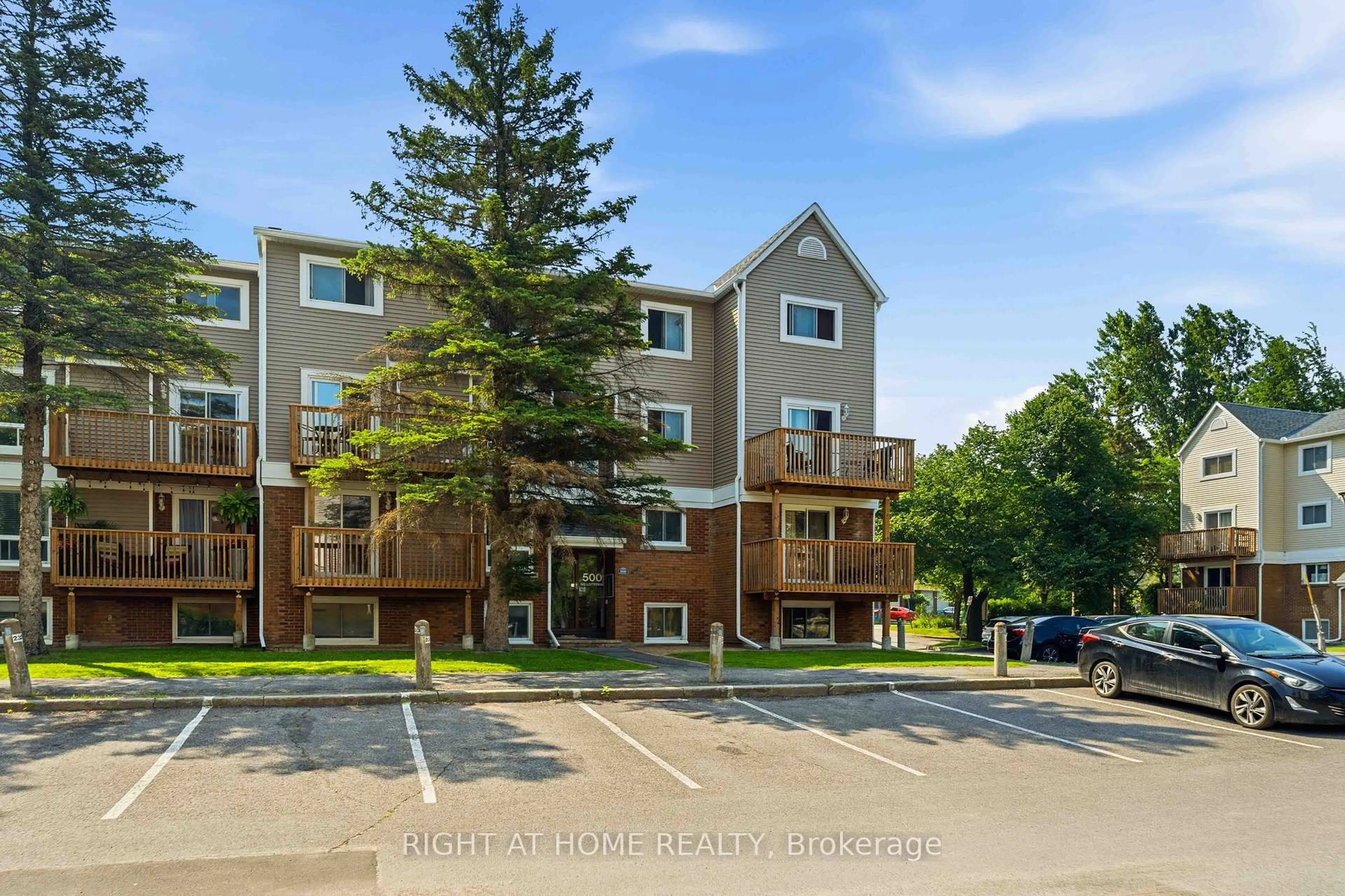 A pic from outside/outdoor area/front of a property/back of a property/a pic from drone, unknown for 500 FENERTY Crt #3, Ottawa Ontario K2L 3B1
