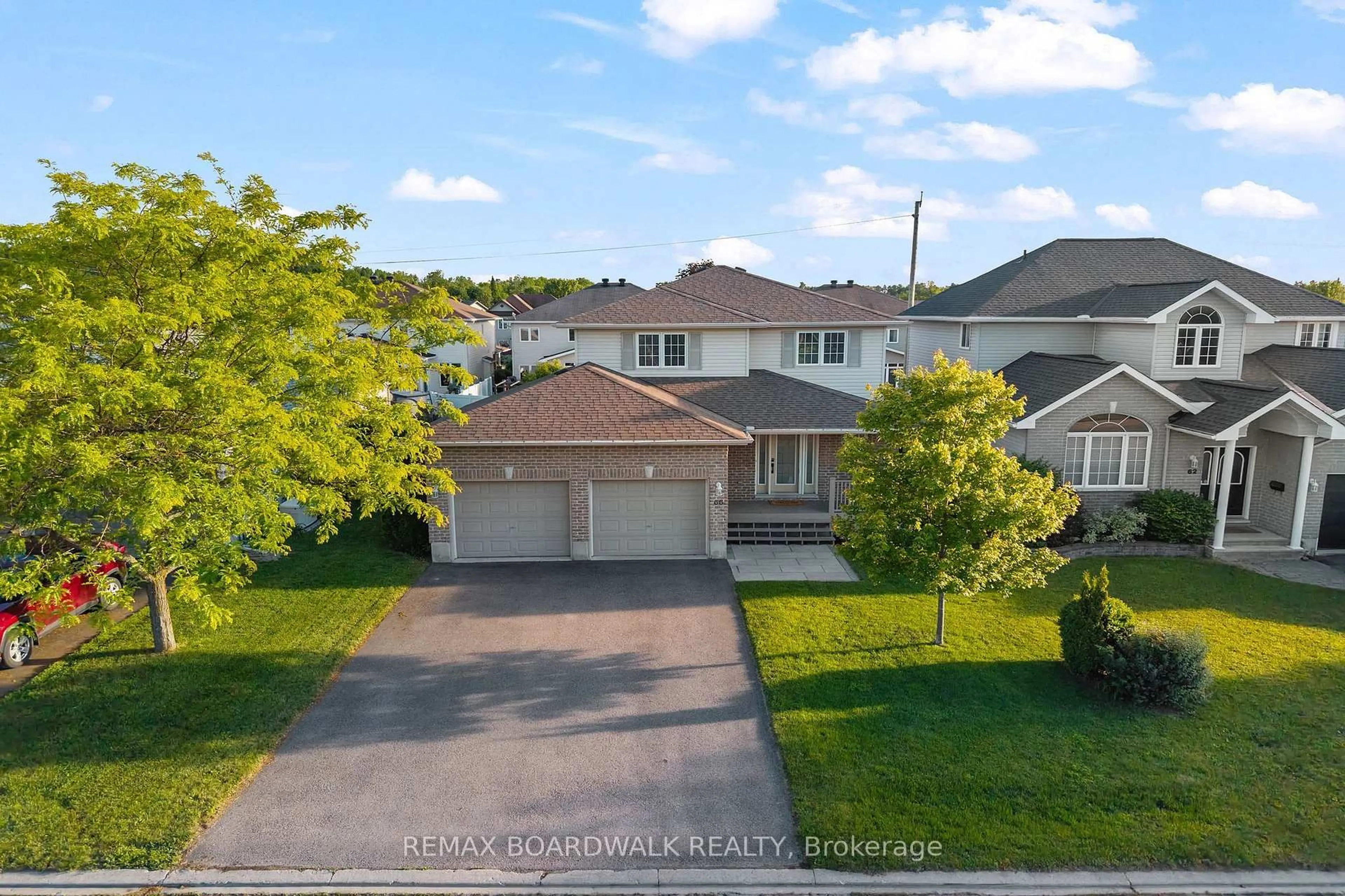 A pic from outside/outdoor area/front of a property/back of a property/a pic from drone, street for 66 Short Rd, Arnprior Ontario K7S 3X9